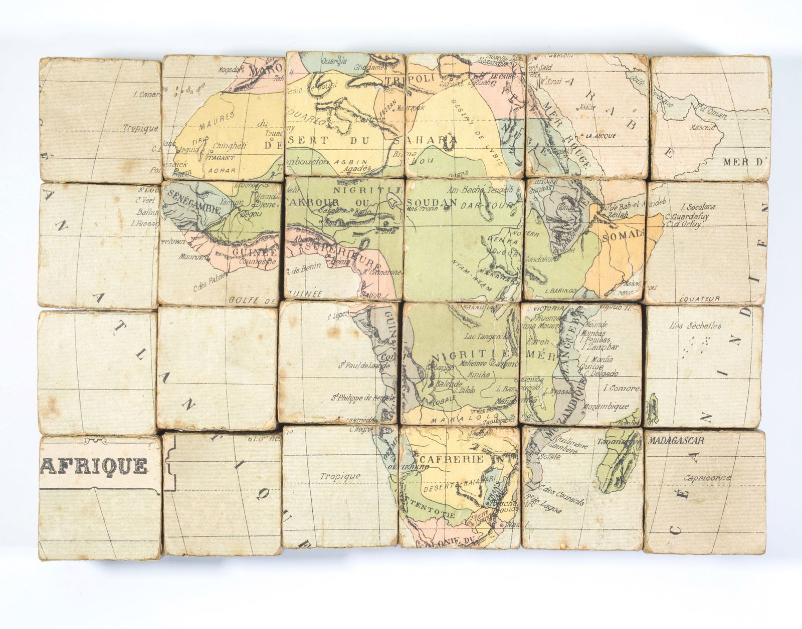 Puzzle box with wood cubs with maps of the worlds atlas 1890 french - 5