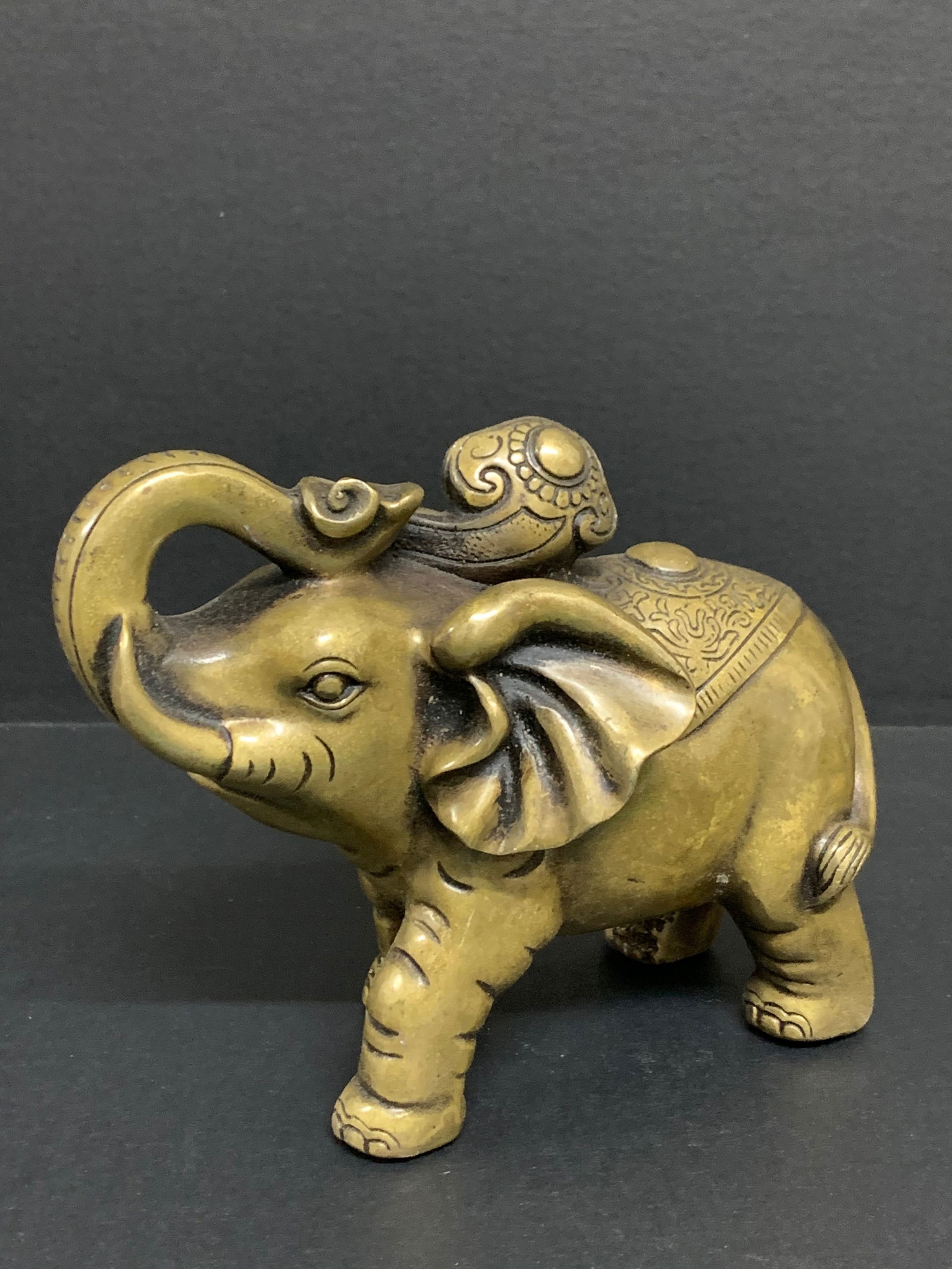 Chinese Art Bronze Elephant Sculpture - 3