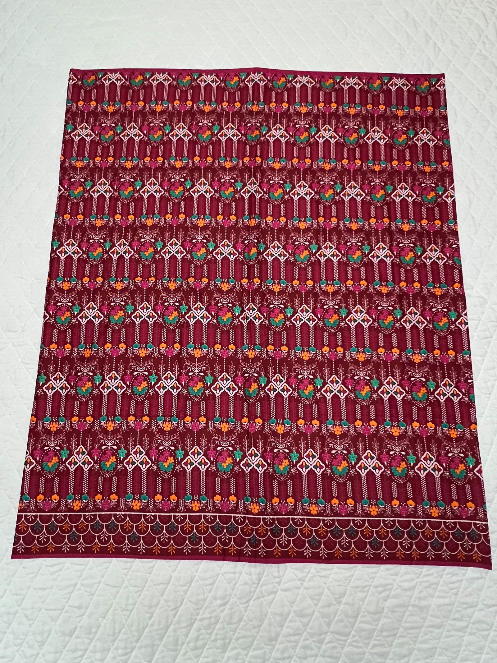 Southeast Asian Textile Tube Skirt Cloth: Title: Southeast Asian Textile Tube Skirt ClothDate/Period: Late 20th CenturyMaterials: TextileDescription: Southeast Asian Textile Tube Skirt Cloth Reserve: $80.00 Shipping:Domestic: Flat-rate