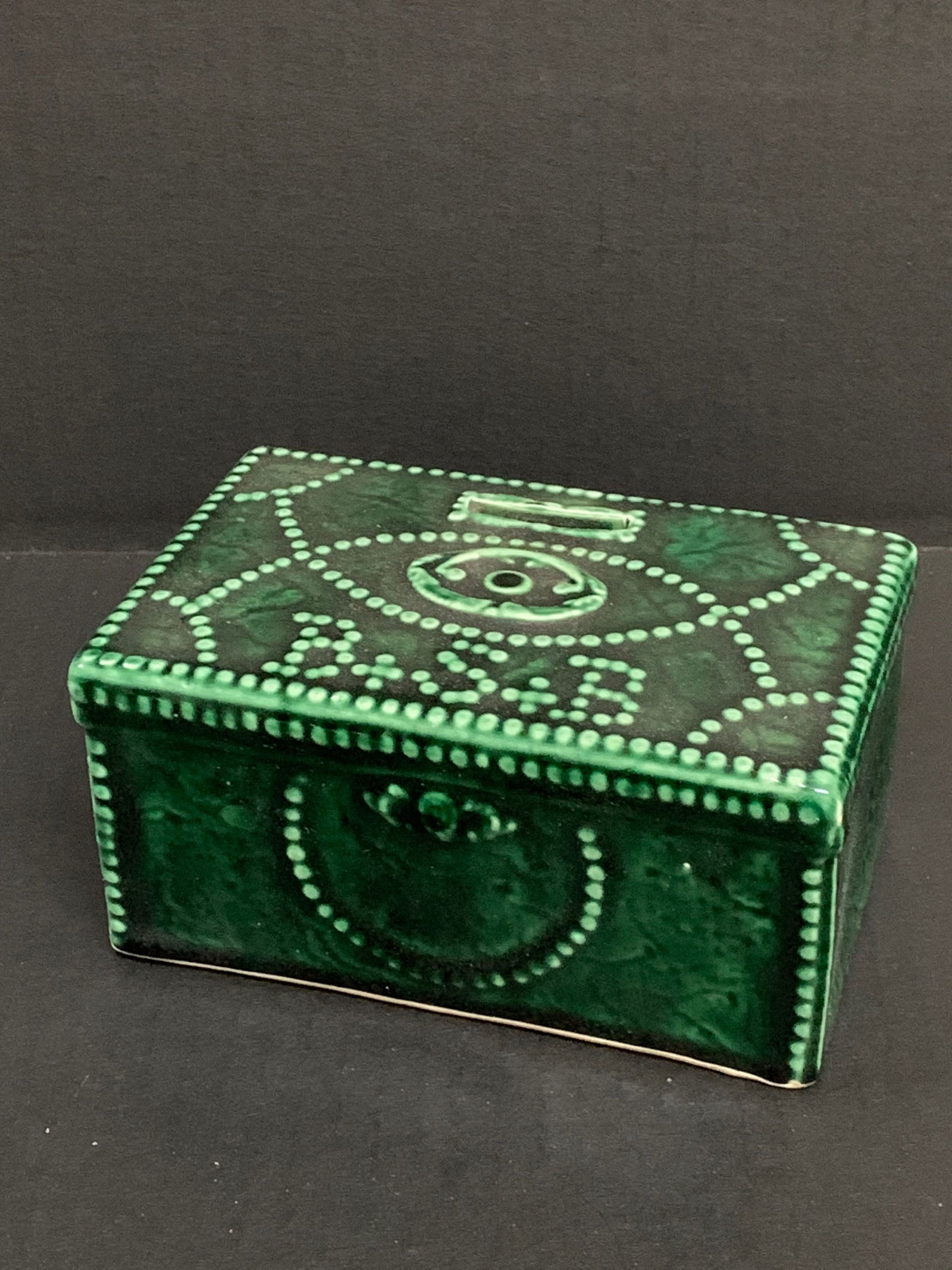 Vintage Ceramic Coin Bank: Title: Vintage Ceramic Coin BankDate/Period: Late 20th CenturyMaterials: CeramicDescription: Vintage Ceramic Coin Bank Reserve: $40.00 Shipping:Domestic: Flat-rate of $20.00 to anywhere within