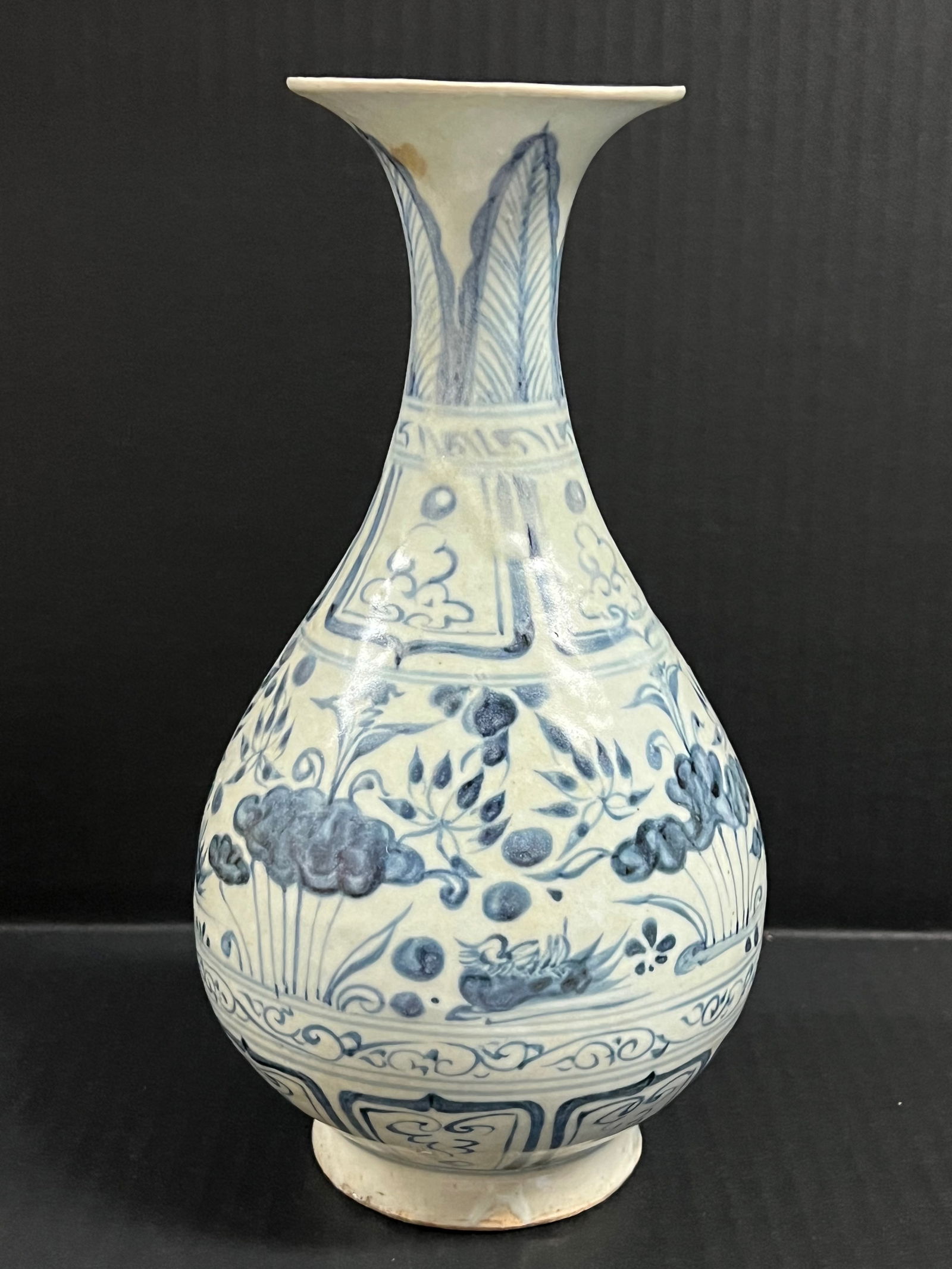 Chinese Art Porcelain Blue And White Vase - 3