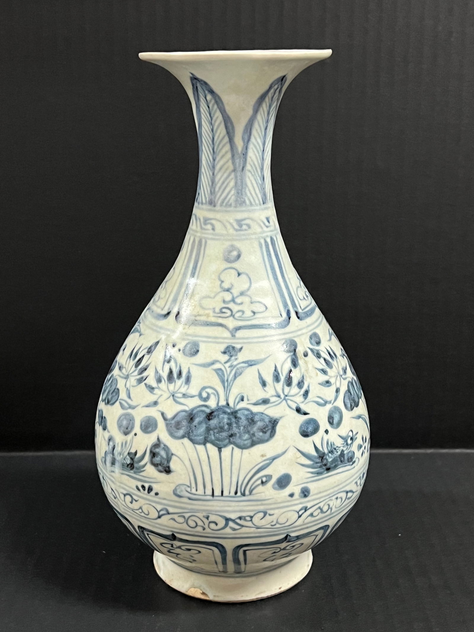 Chinese Art Porcelain Blue And White Vase - 5