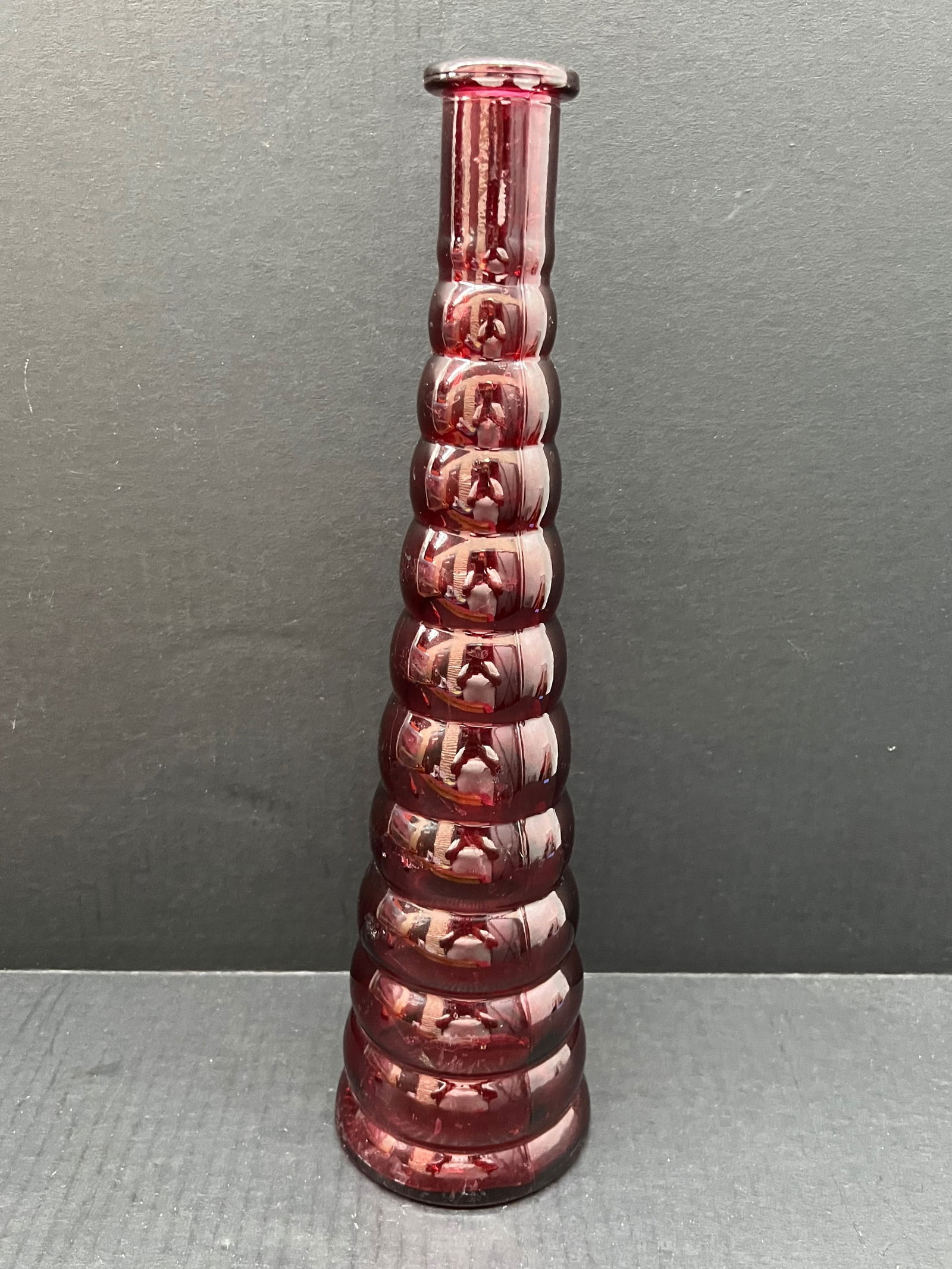 Vintage Decorative Art Glass Flower Vase - 2