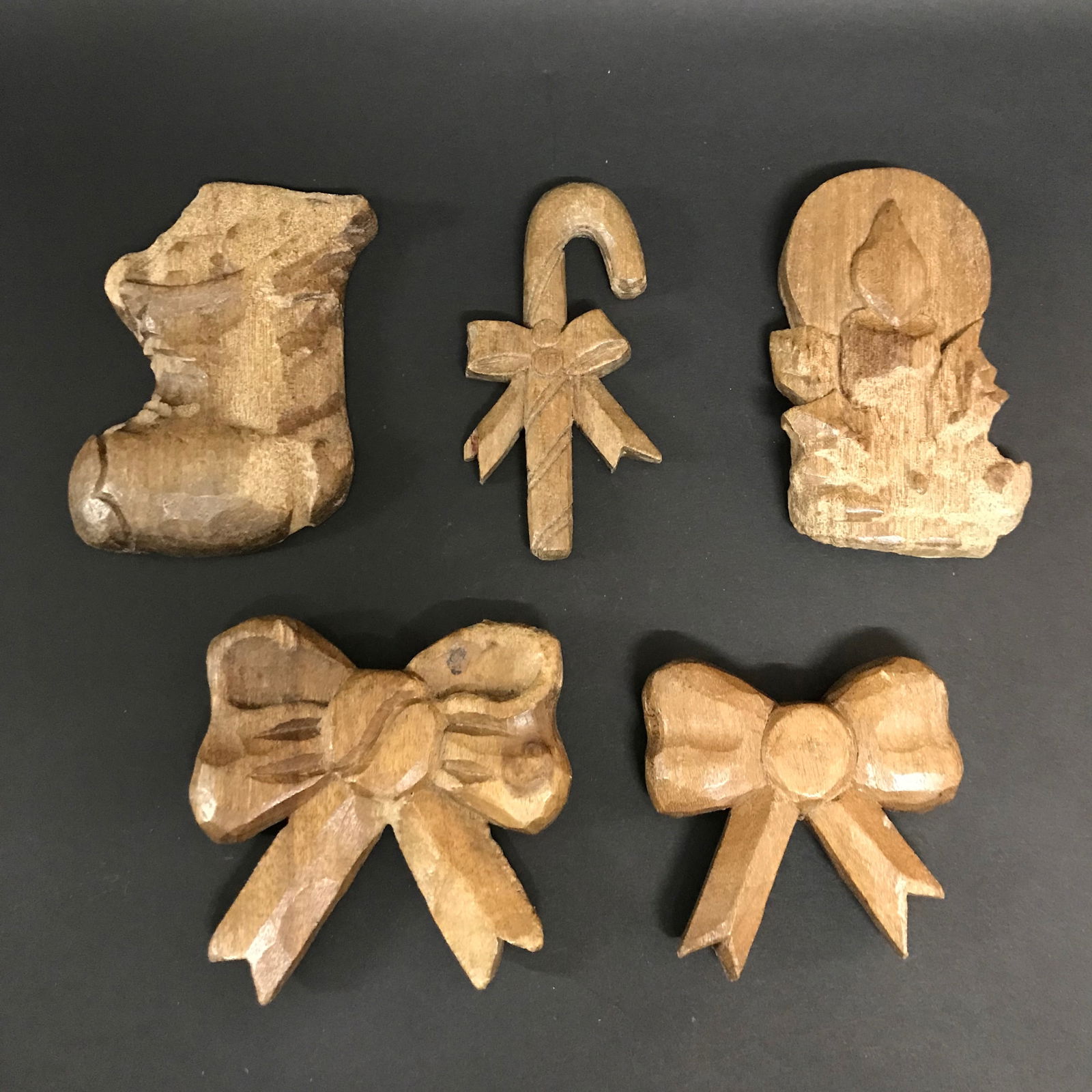 Carved Wood Christmas Tree Ornaments Set of 5: Title: Carved Wood Christmas Tree Ornaments Set of 5Date/Period: Late 20th CenturyMaterials: WoodDescription: Carved Wood Christams Tree Ornaments Set of 5 Reserve: $60.00 Shipping:Domestic: