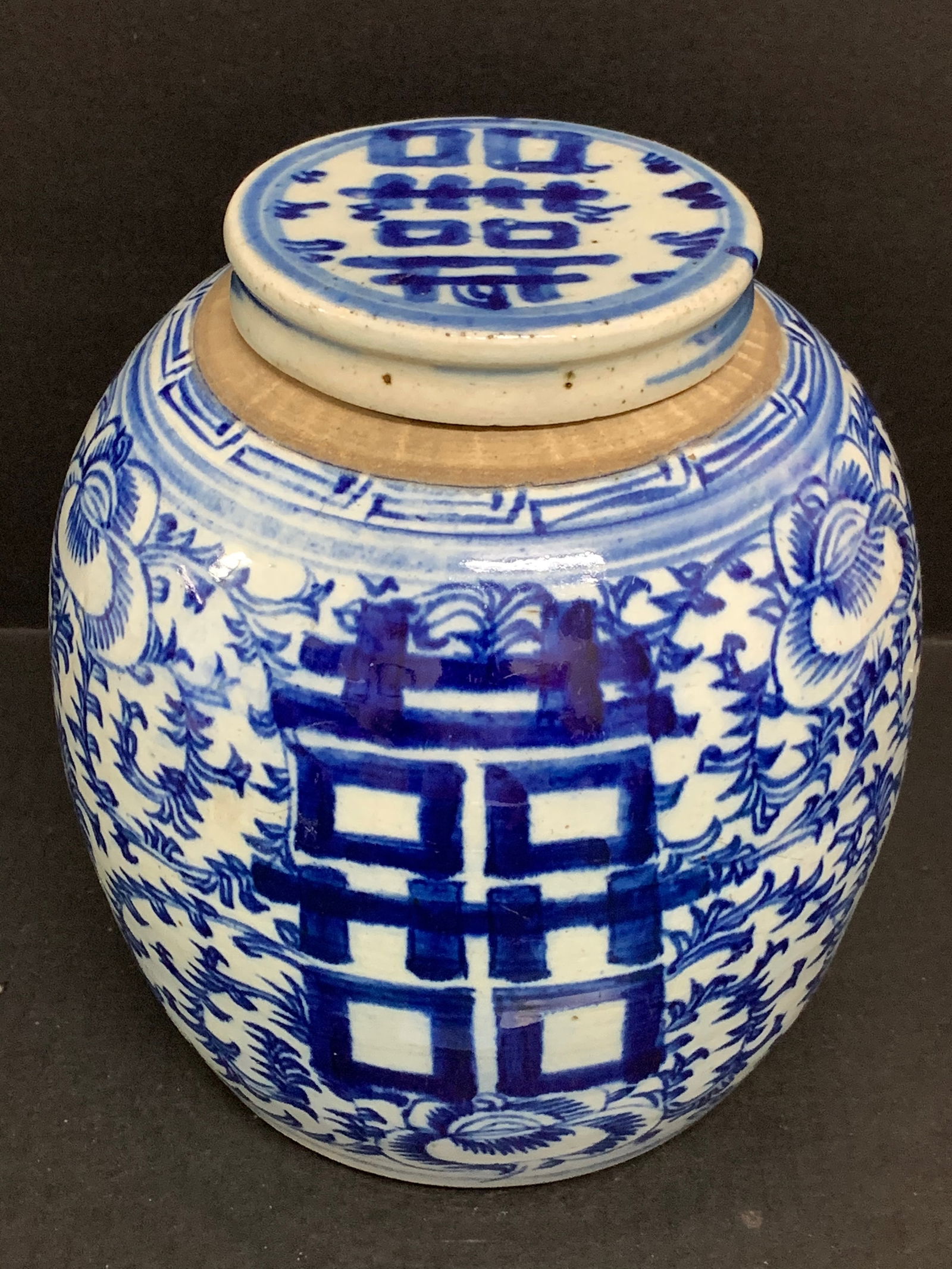 Chinese Porcelain Blue and White vase with Cover - 2