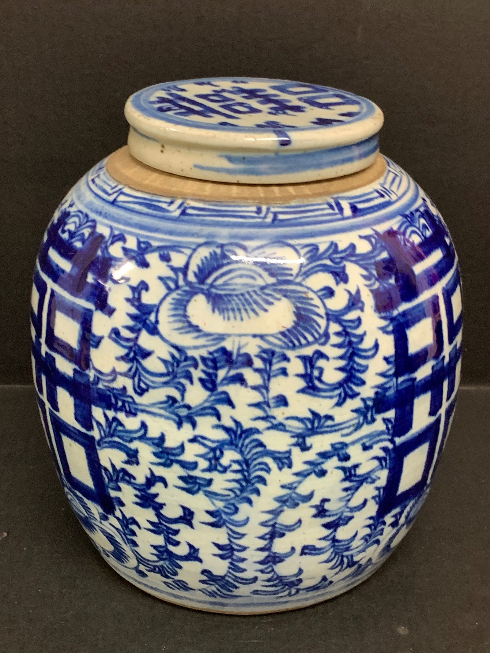 Chinese Porcelain Blue and White vase with Cover - 3