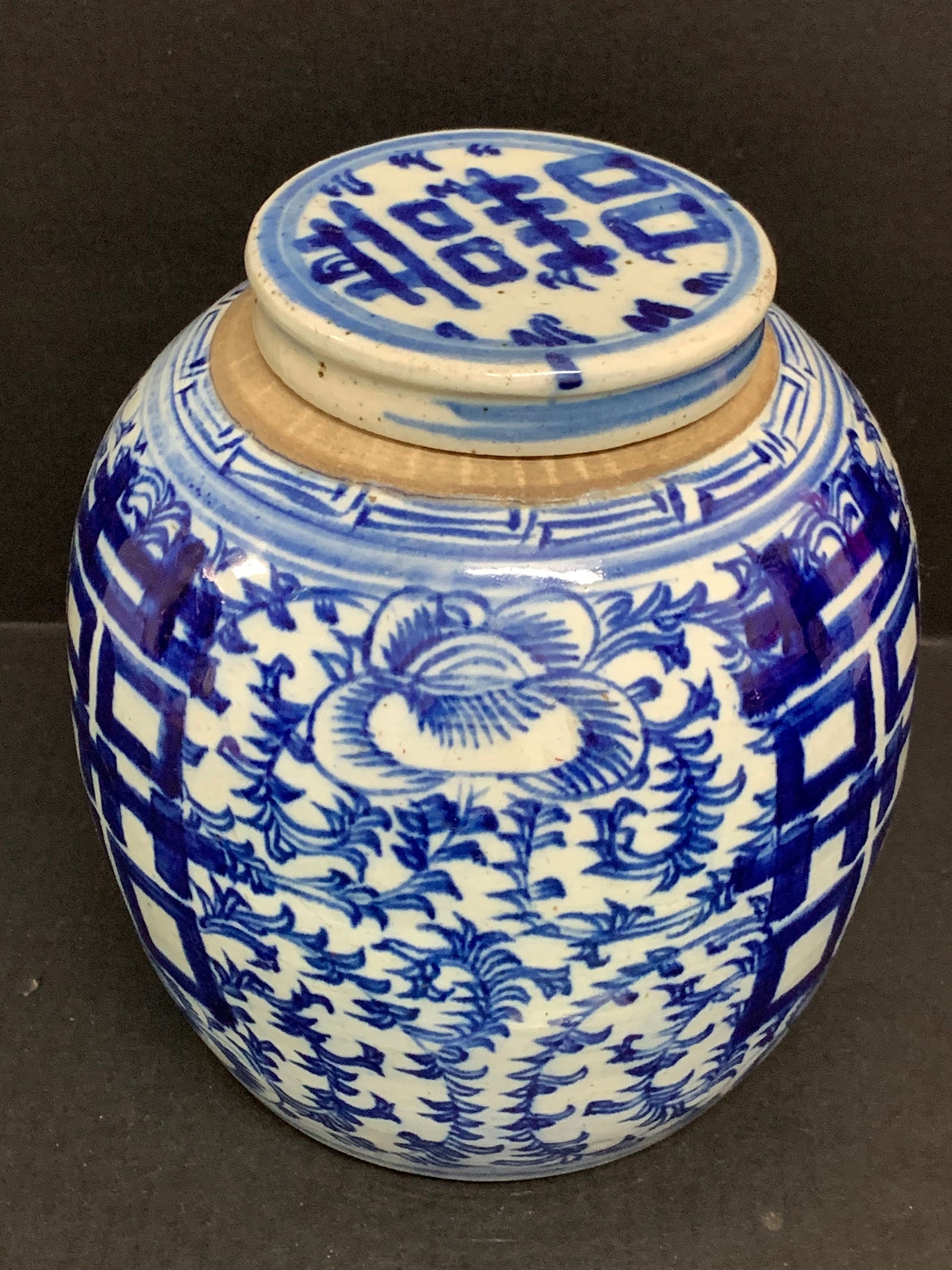 Chinese Porcelain Blue and White vase with Cover - 4