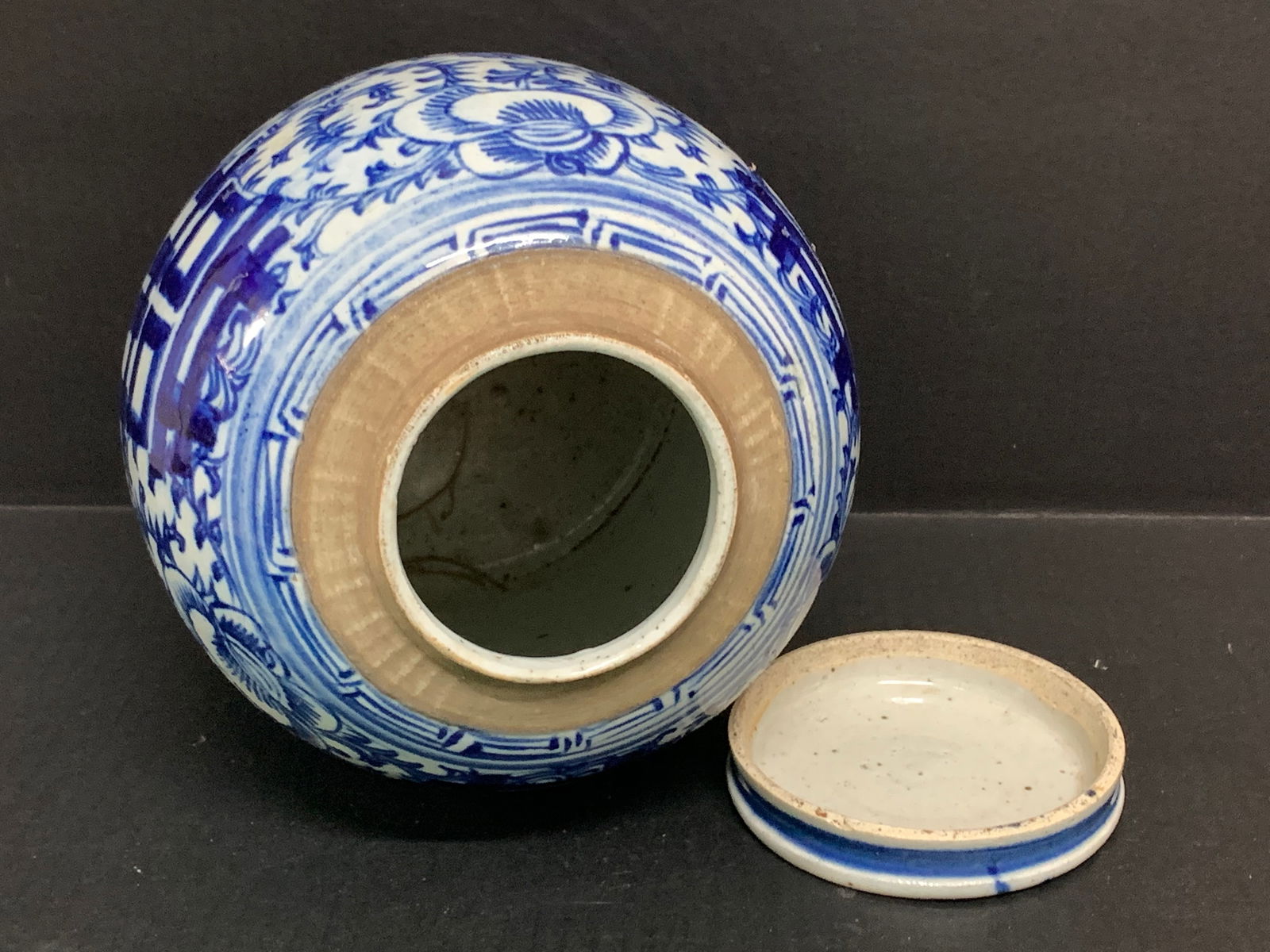 Chinese Porcelain Blue and White vase with Cover - 6