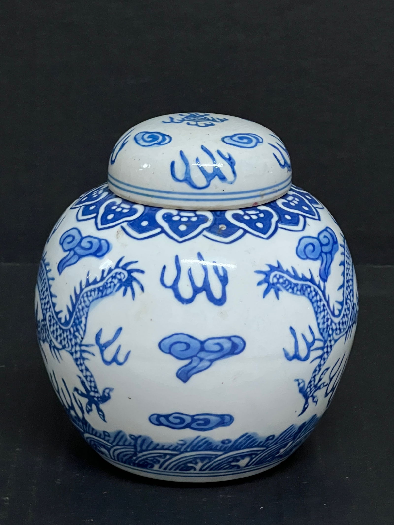 Chinese Art Porcelain Blue and White Covered Vase - 4
