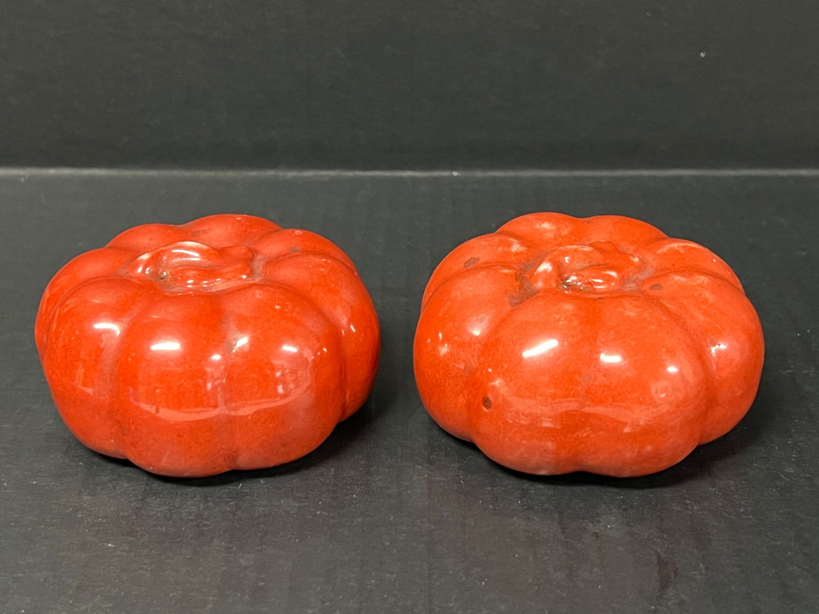 Chinese Art PorcelIn Pair of Fruits Sculpture - 2