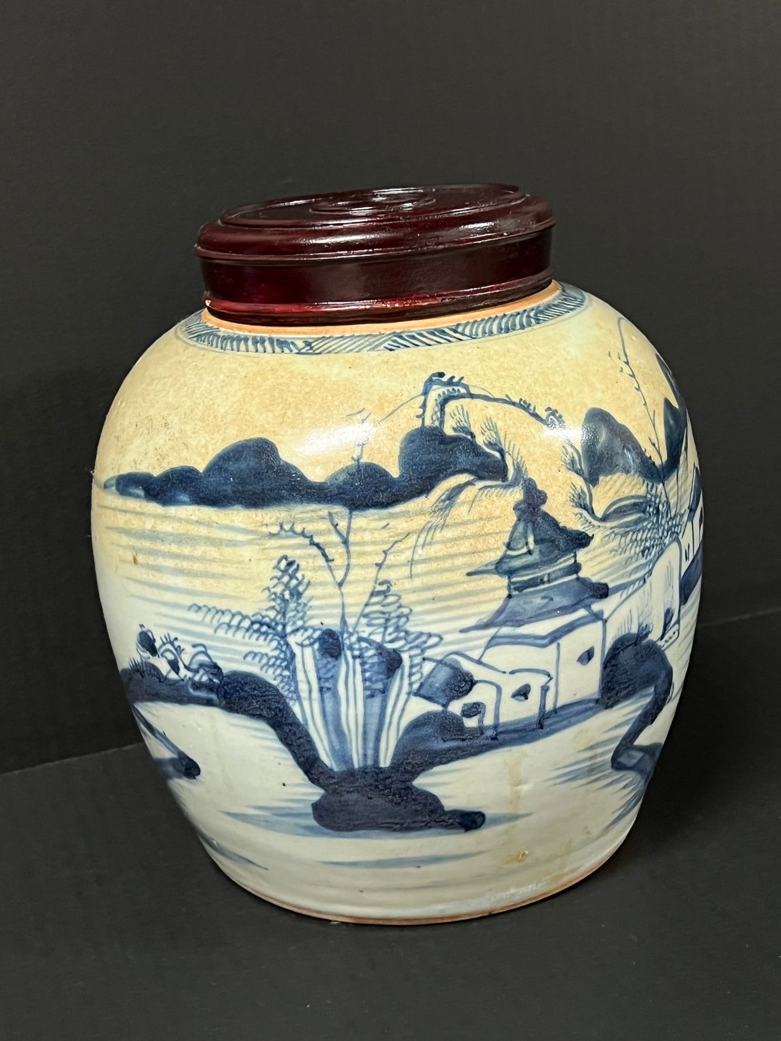 Chinese Art Porcelain Blue and White vase with Wooden Cover - 2