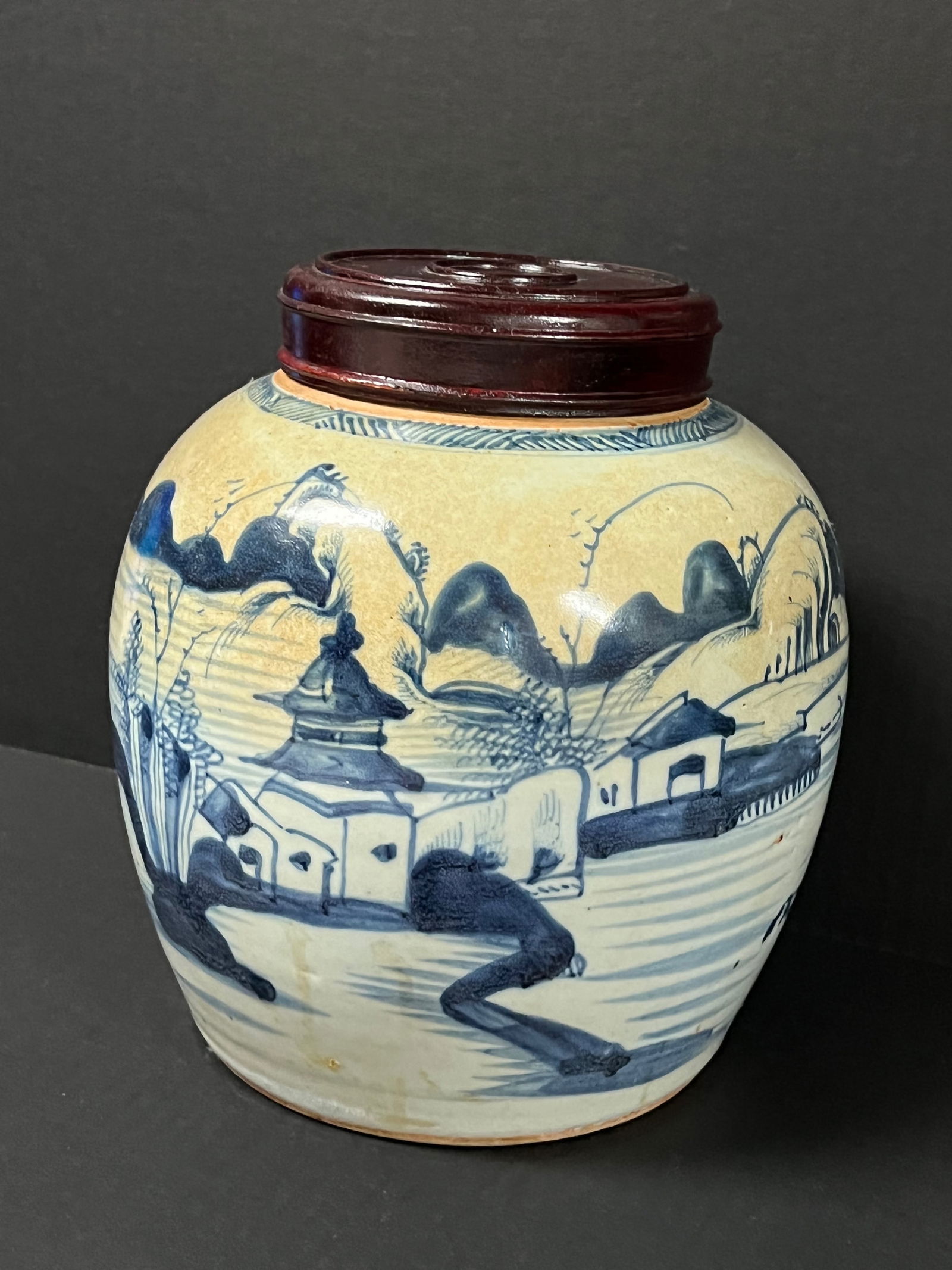 Chinese Art Porcelain Blue and White vase with Wooden Cover - 3