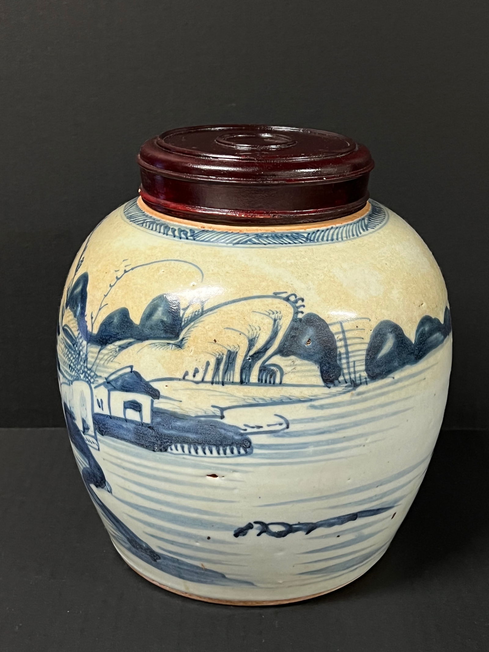 Chinese Art Porcelain Blue and White vase with Wooden Cover - 5