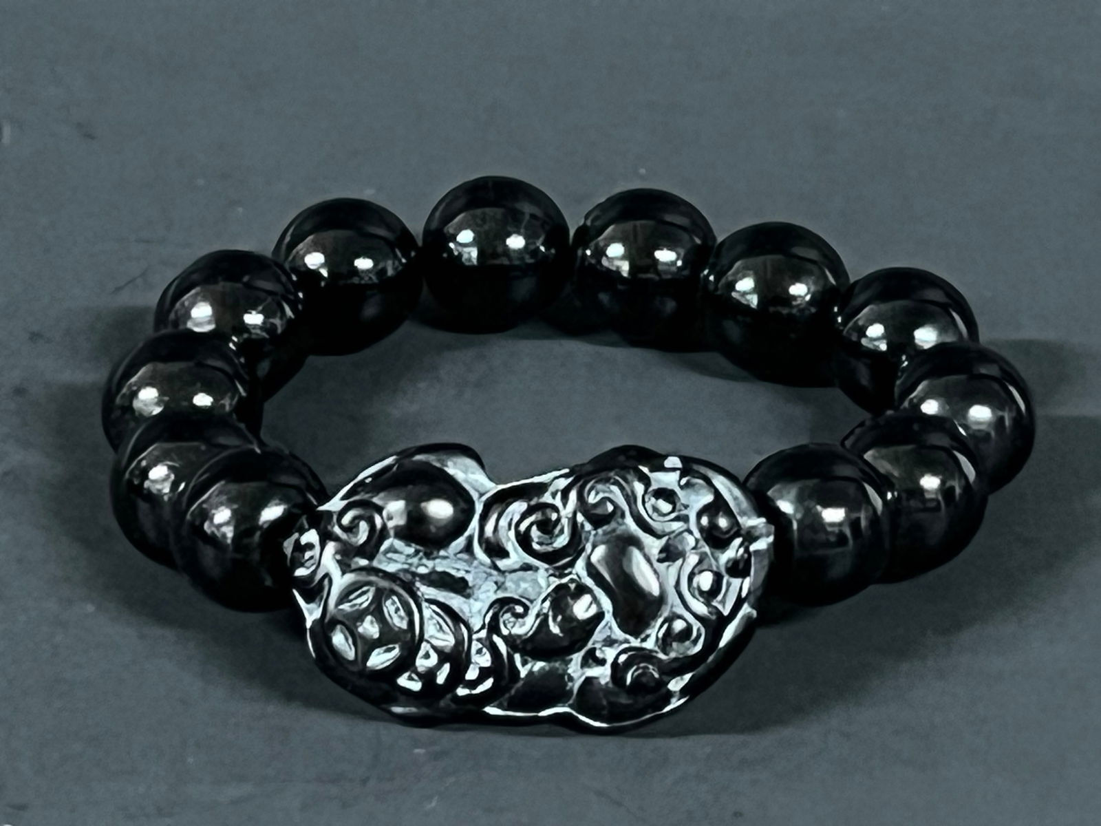 Vintage Carved Black Beads Bracelet: Title: Vintage Carved Black Beads BraceletDate/Period: Late 20th CenturyMaterials: BeadsDescription: Vintage Carved Black Beads Bracelet Reserve: $30.00 Shipping:Domestic: Flat-rate of $15.00 to