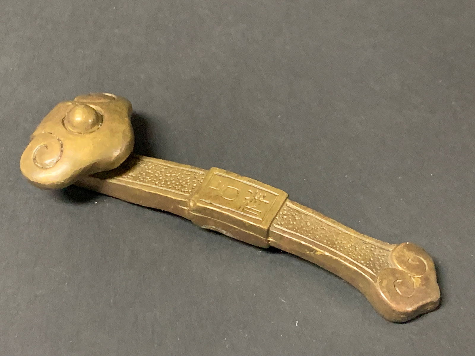 Chinese Bronze Miniatutre Ruyi Sculpture - 2