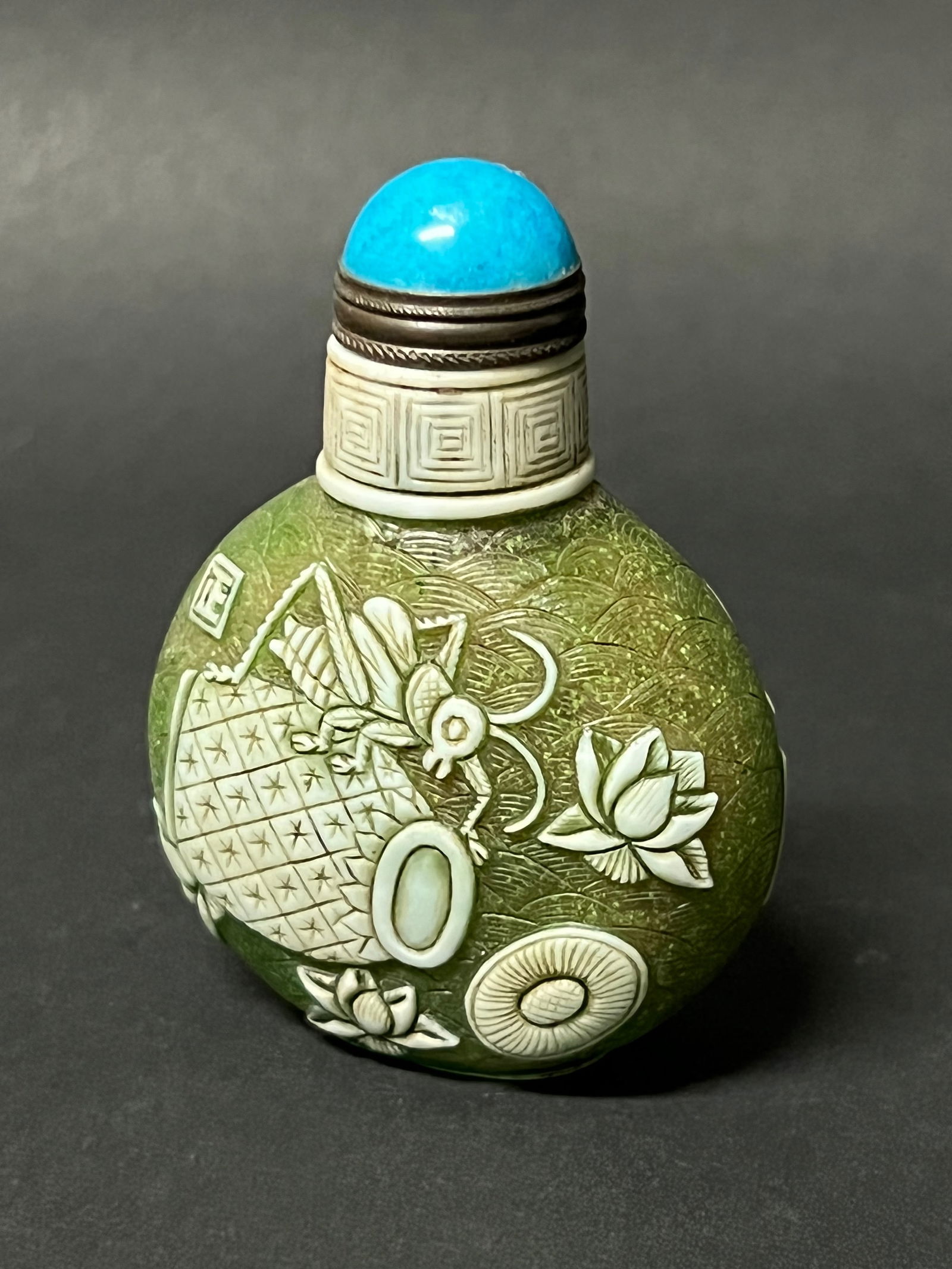 Chinese Art Peking Glass Overlay Snuff Bottle - 2