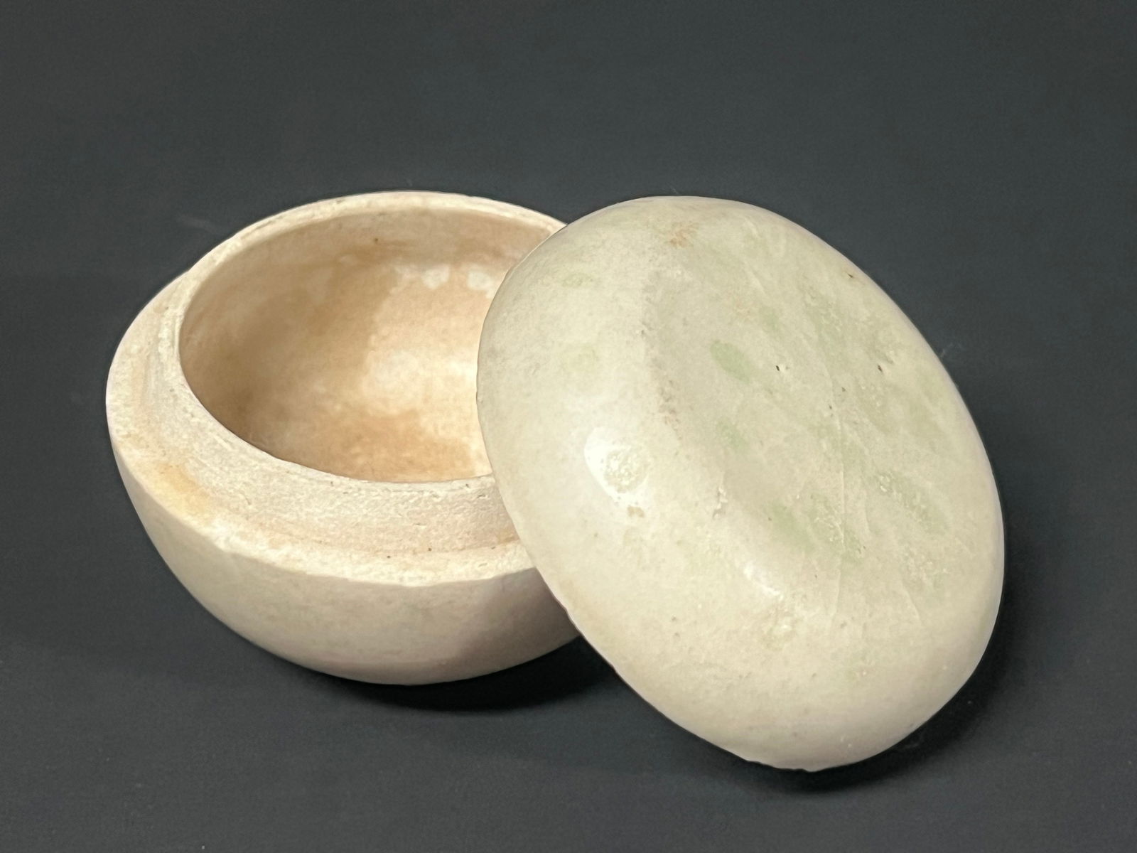 Chinese Art Porcelain Pill Box - 3