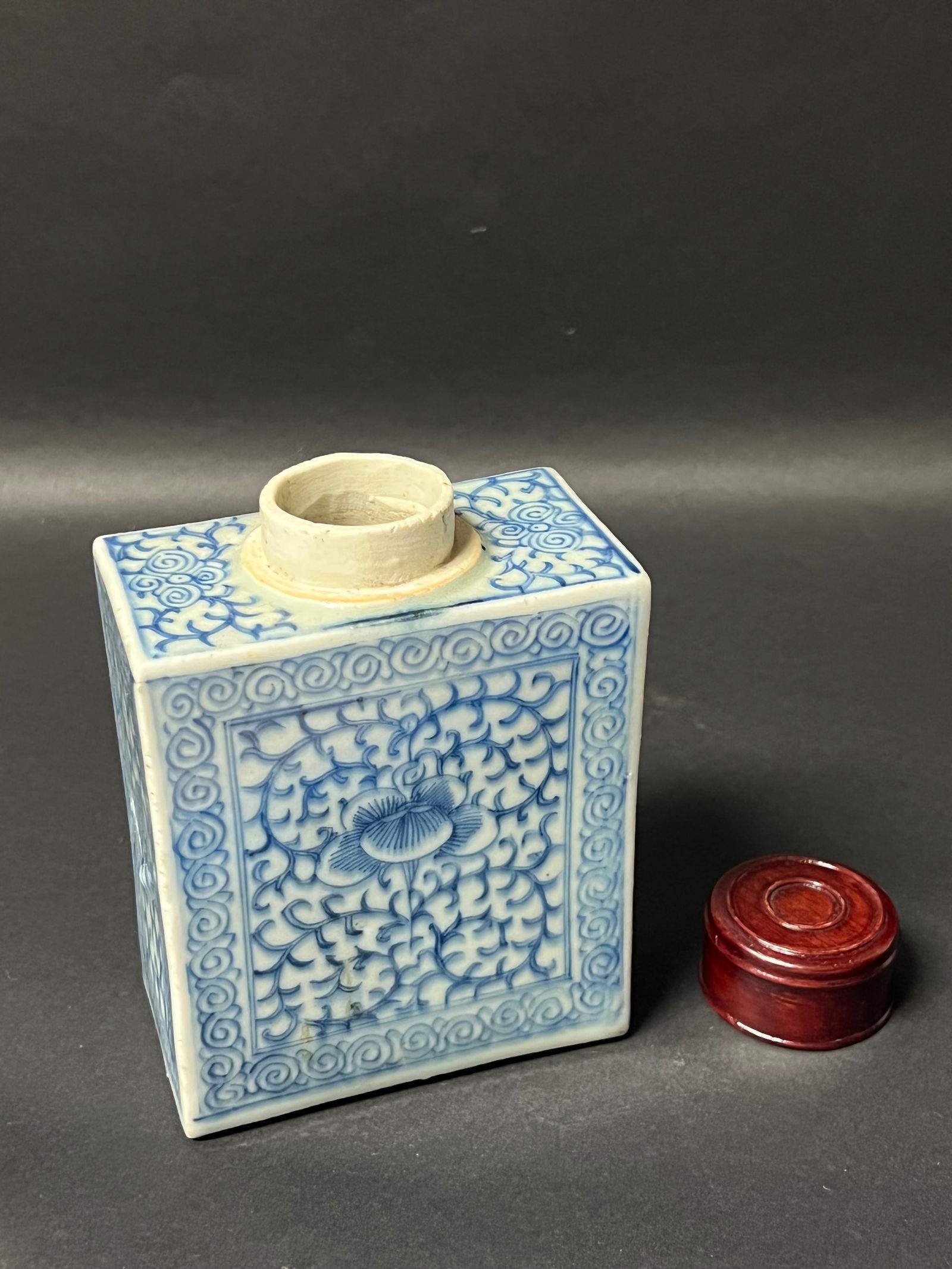 Chinese Porceain Blue and White Tea Caddy - 7
