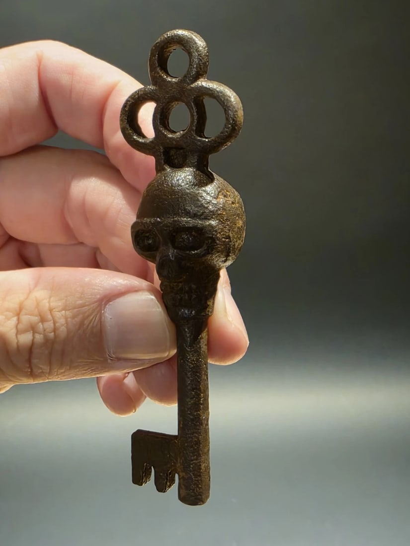 3 1/2" Iron Skeleton Key - 10