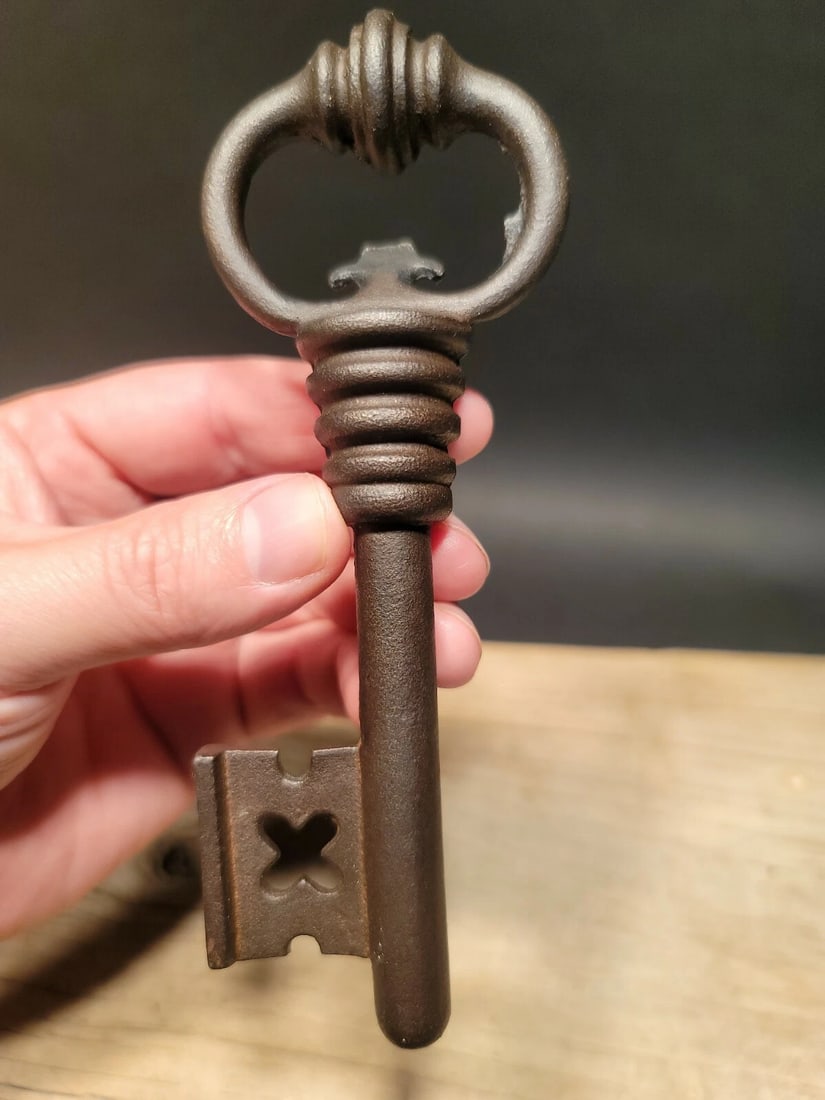 6 1/8" Antique Style Iron Large Skeleton Key - 10