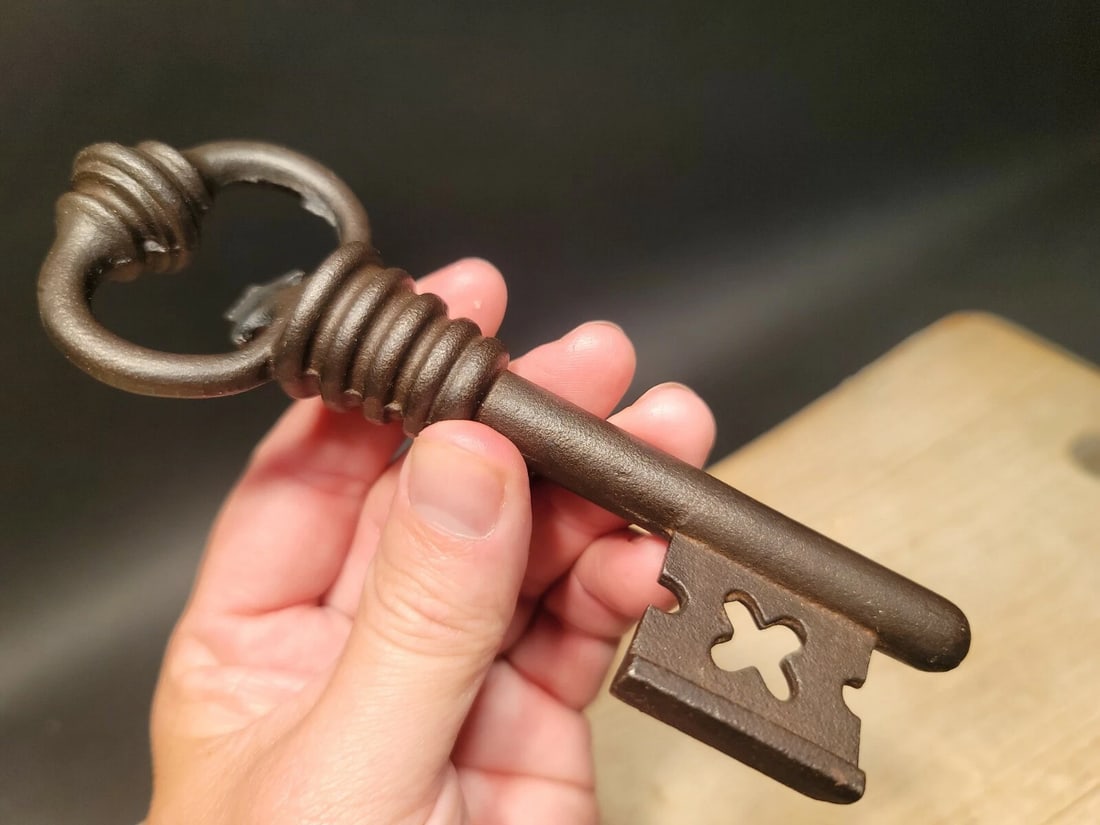 6 1/8" Antique Style Iron Large Skeleton Key - 9
