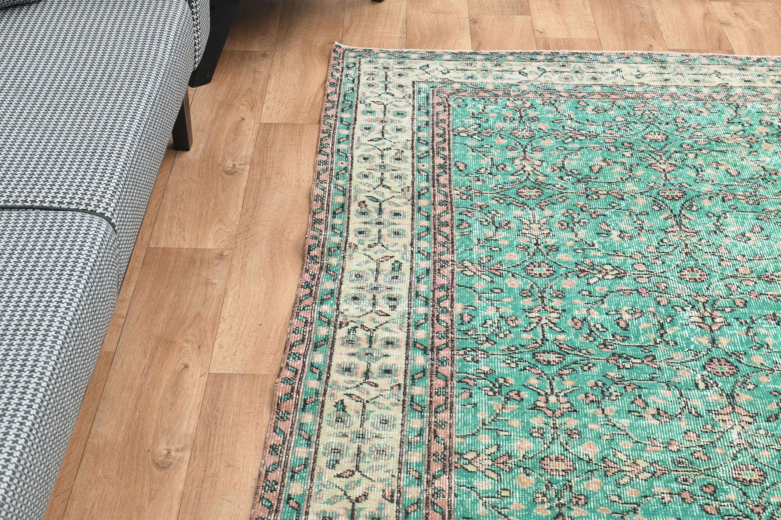 7x10'4 ft, HANDMADE TURKISH AREA Rug - 8