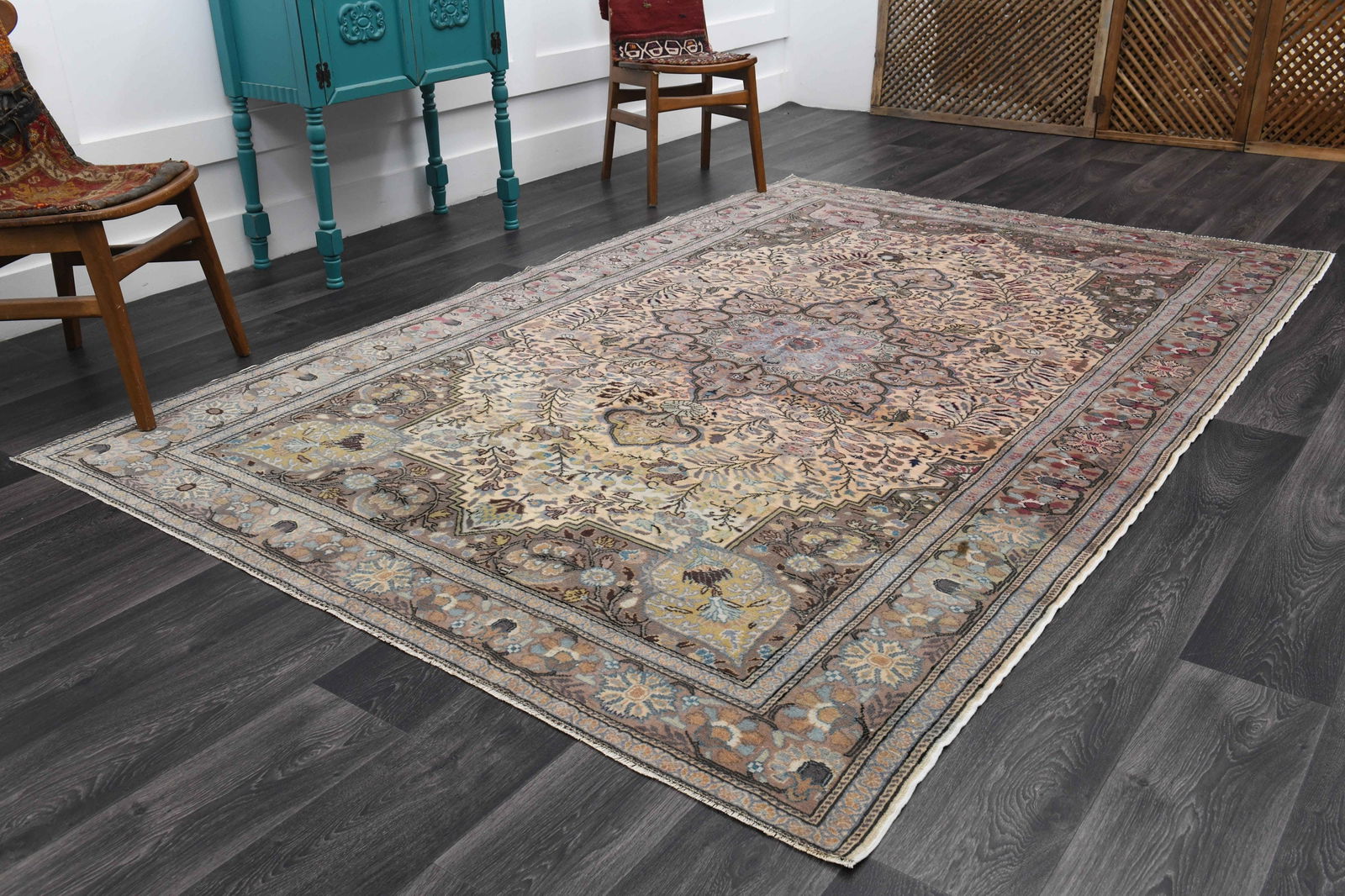 6.2x9.4 ft, ANTIQUE TURKISH OUSHAK Rug: Title: 6.2x9.4 ft, ANTIQUE TURKISH OUSHAK Rug Description: This Turkish one-of-a-kind Vintage Turkish Rug is hand-knotted and handwoven by the most skilled artisans who use pure wool, in muted,
