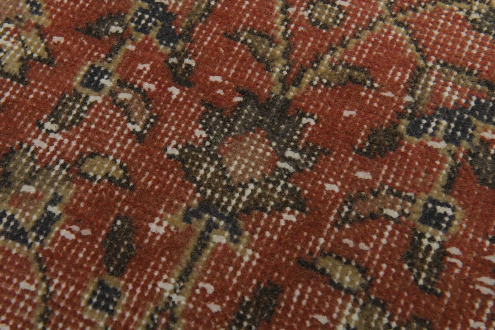 5.2x7.8 ft, BOHO DECOR RUG, Vintage: Title: 5.2x7.8 ft, BOHO DECOR RUG, Vintage Description: This Turkish one-of-a-kind Vintage Turkish Rug is hand-knotted and handwoven by the most skilled artisans who use pure wool, in muted, natural