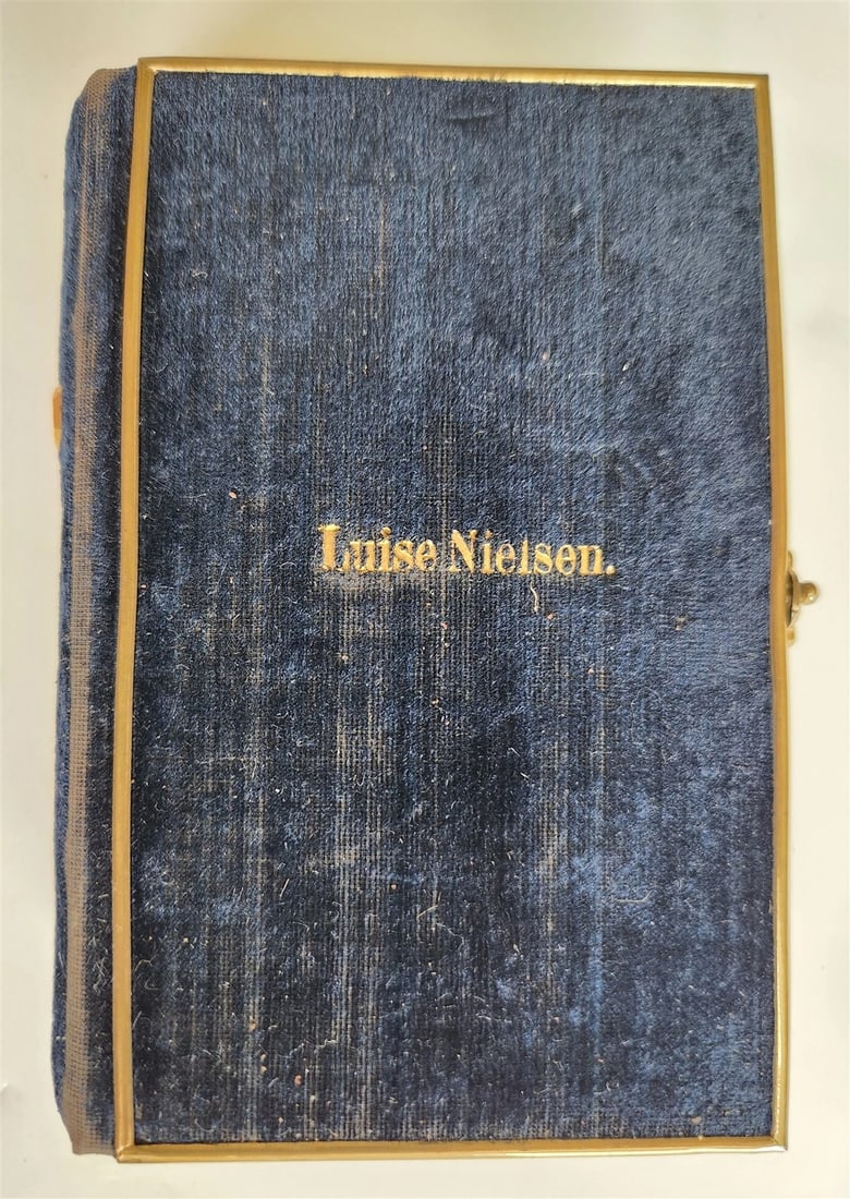 1871 PSALM BOOK in DANISH antique DECORATIVE VELVET BINDING w/ BRASS EDGES - 4