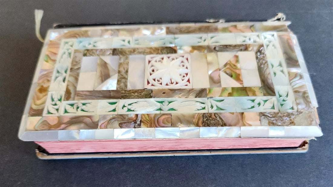 1959 ROMAN MISSAL antique w/ MOTHER-OF-PEARL BINDING - 4