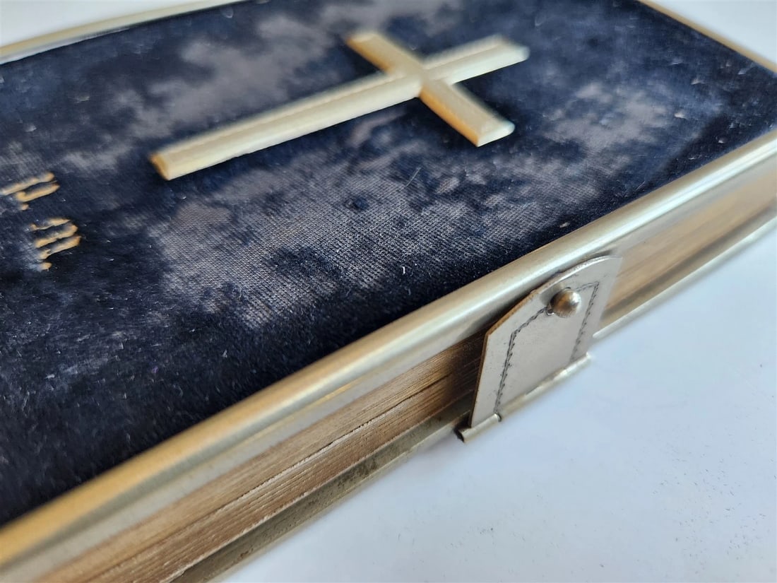 1853 GERMAN HYMNAL antique VELVET BINDING w/ APPLIED CROSS & BRASS EDGES - 4