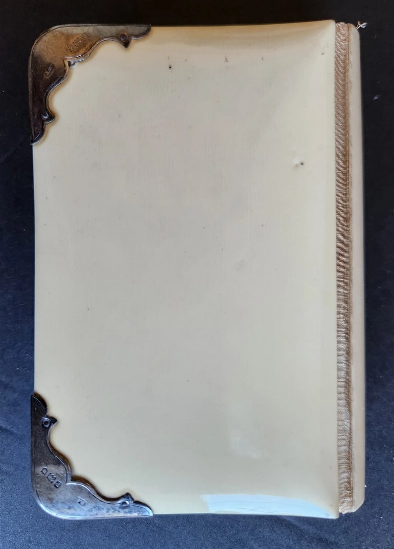 1880s COMMON PRAYER BOOK in ENGLISH antique SILVER DECORATED BINDING - 2
