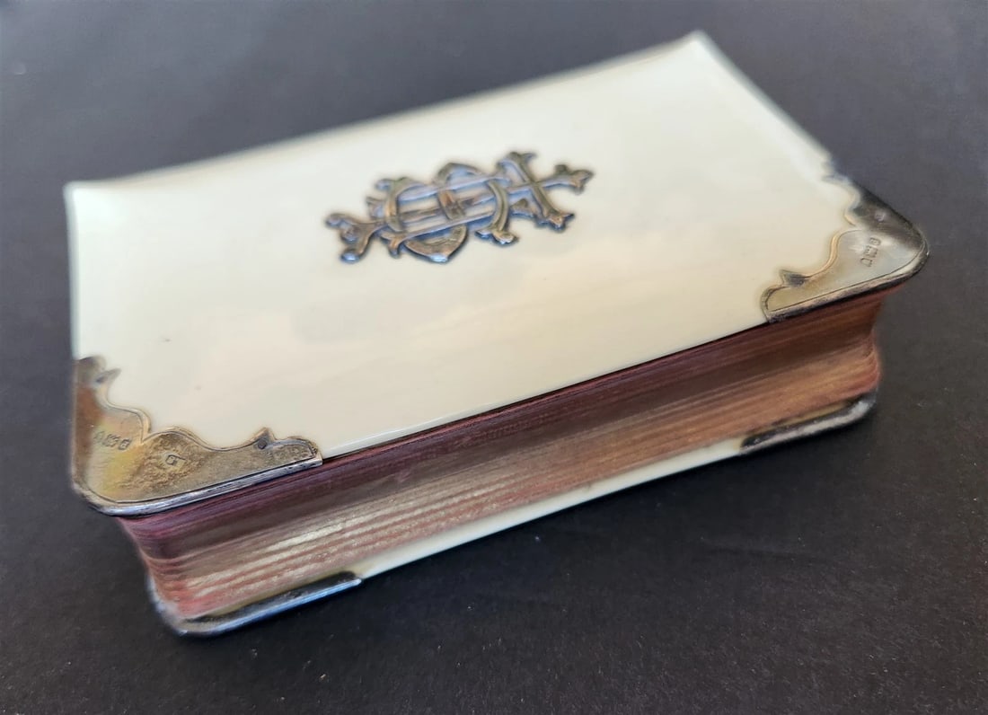 1880s COMMON PRAYER BOOK in ENGLISH antique SILVER DECORATED BINDING - 3