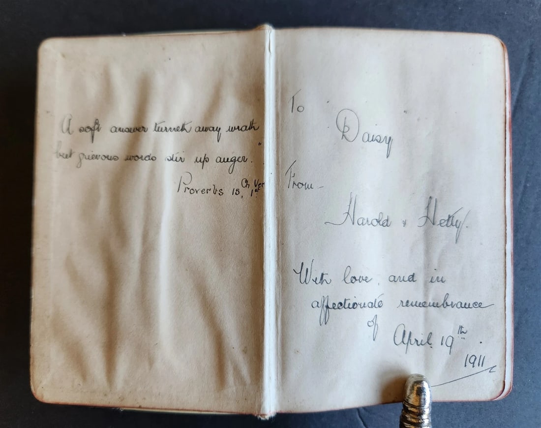 1880s COMMON PRAYER BOOK in ENGLISH antique SILVER DECORATED BINDING - 6