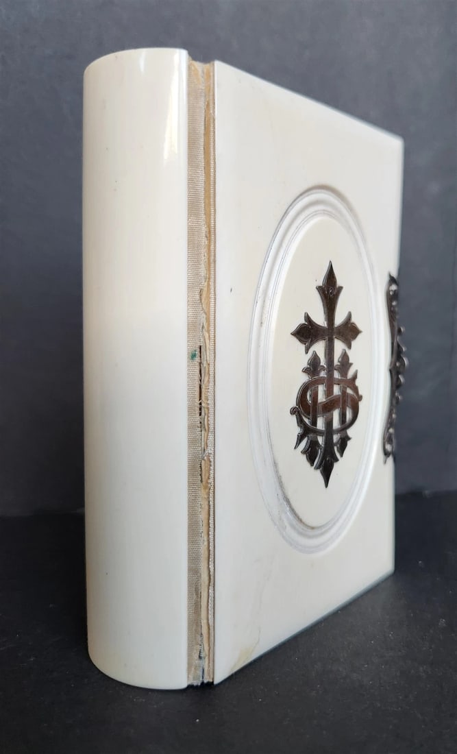 1872 COMMON PRAYER BOOK in ENGLISH antique SILVER DECORATED BINDING (1 of 11)