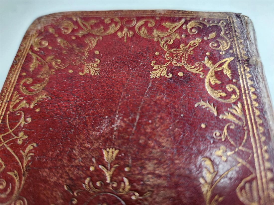 1753 BREVIARY in FRENCH & LATIN antique DECORATIVE MOROCCO BINDING - 12