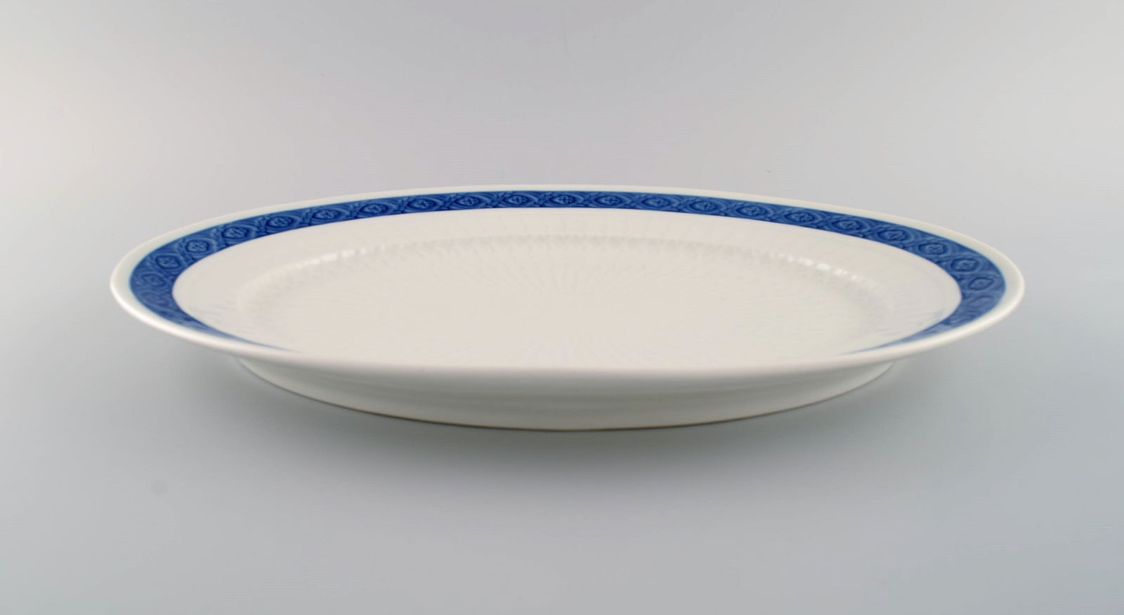 Large oval Royal Copenhagen Blue Fan serving dish. 1960s. - 4