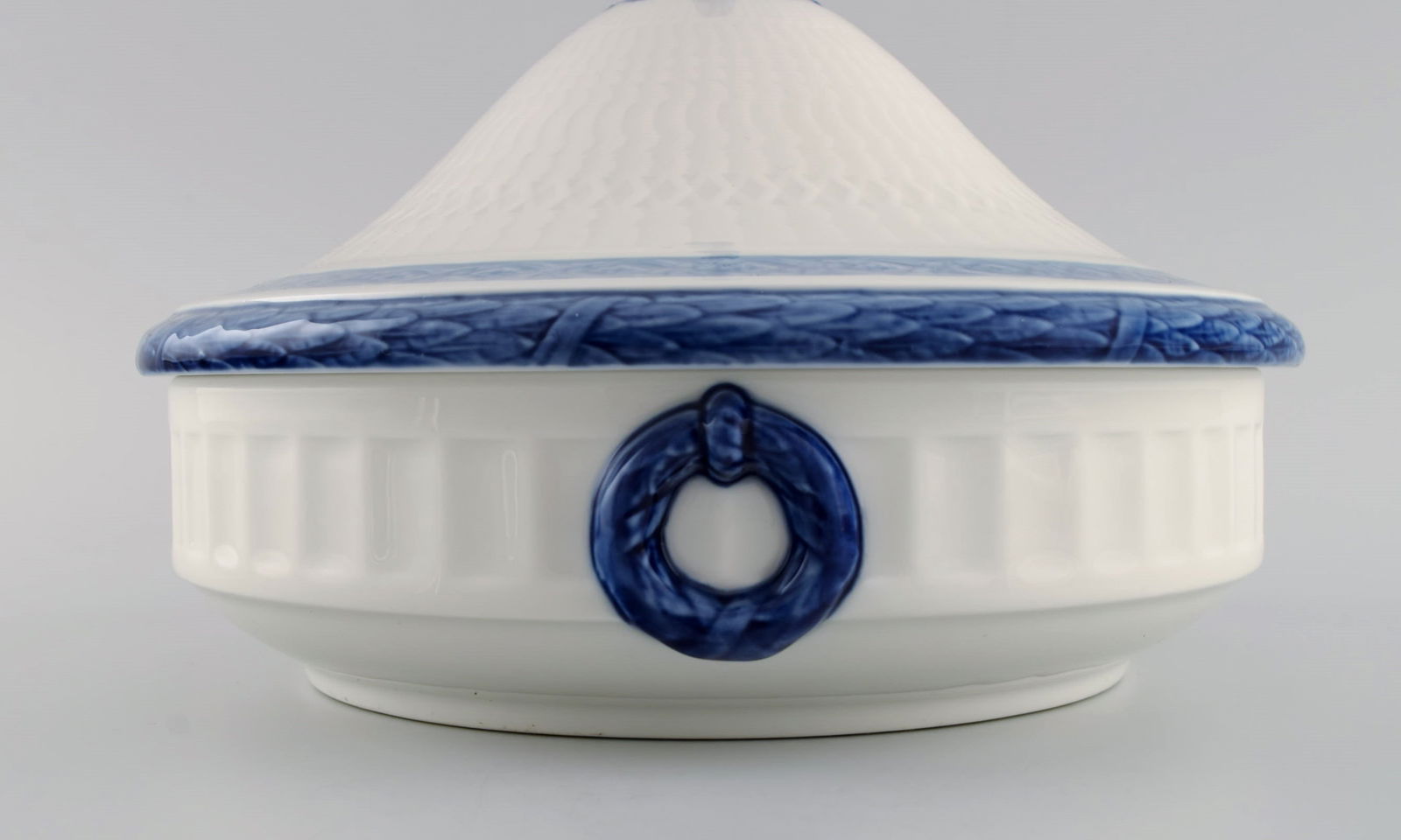 Royal Copenhagen Blue Fan lidded tureen. 1960's. - 3