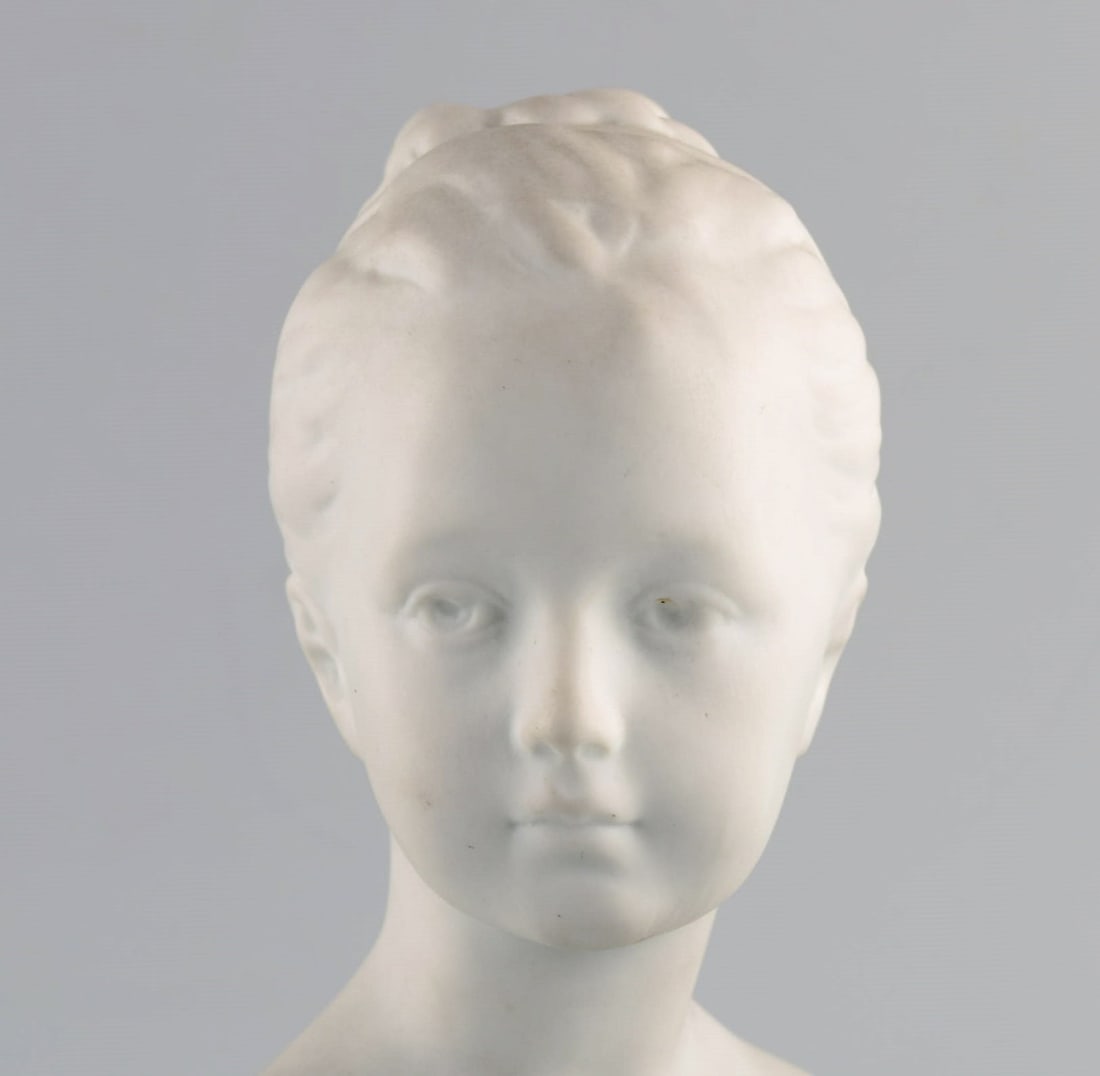 Limoges France. Two child busts in biscuit. Stand with dark blue glaze and gold edges. Classic - 5