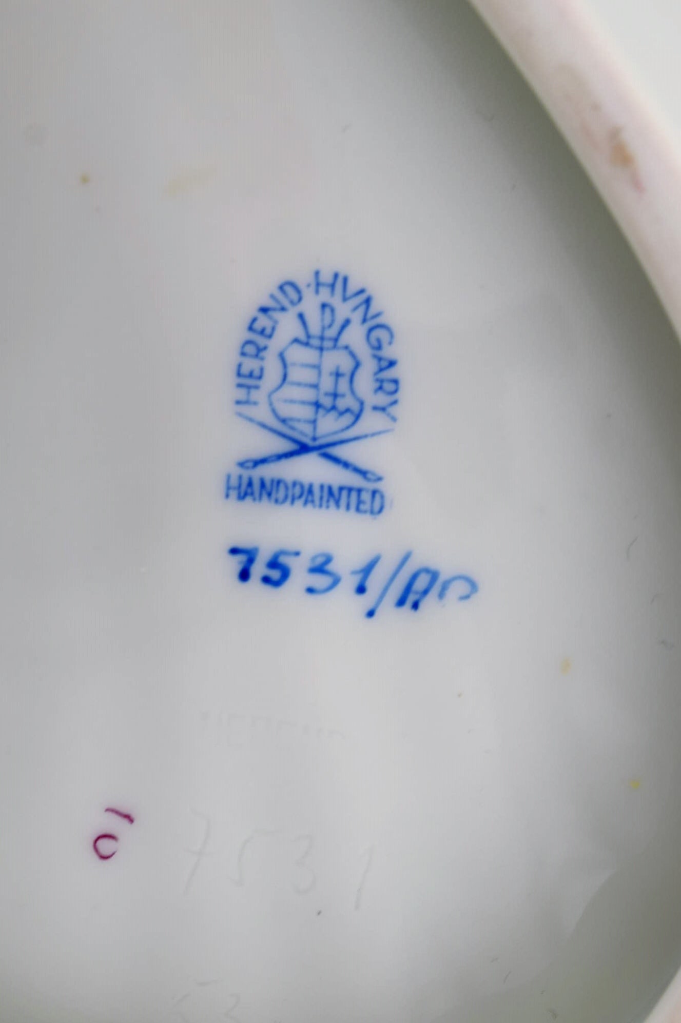 Herend Chinese Bouquet Raspberry. Three-part serving dish with handle in hand-painted porcelain. - 10