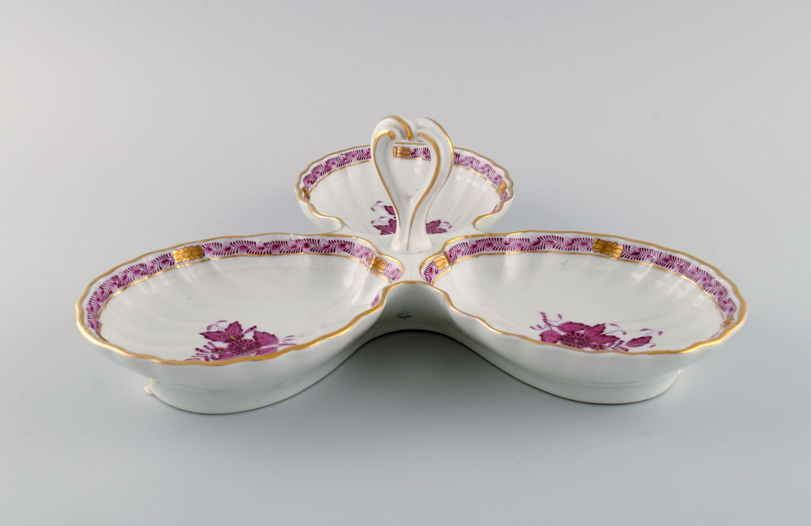 Herend Chinese Bouquet Raspberry. Three-part serving dish with handle in hand-painted porcelain. (1 of 10)