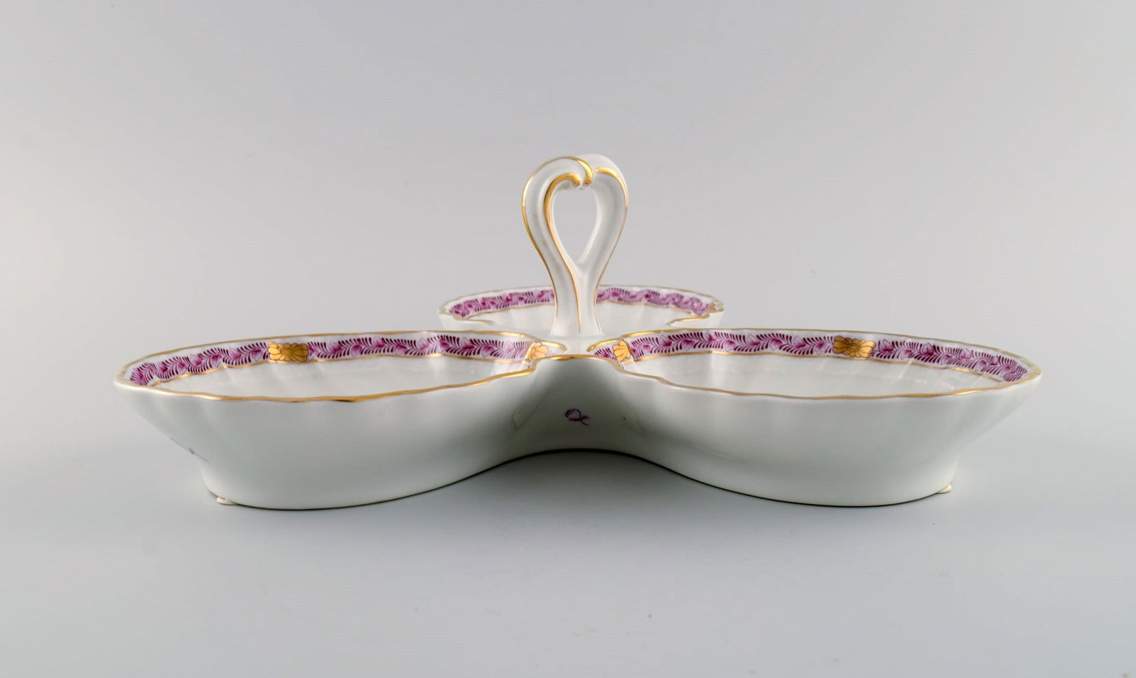 Herend Chinese Bouquet Raspberry. Three-part serving dish with handle in hand-painted porcelain. - 3