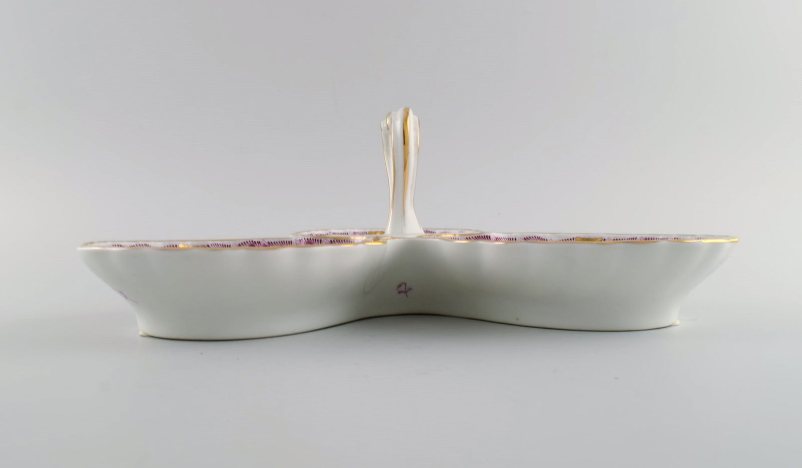 Herend Chinese Bouquet Raspberry. Three-part serving dish with handle in hand-painted porcelain. - 9