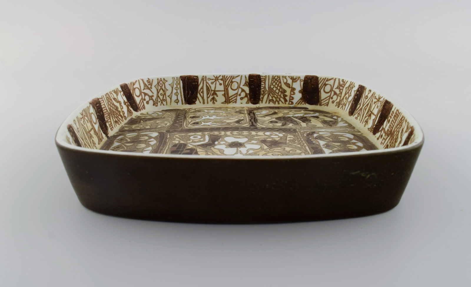 Nils Thorsson and Johanne Gerber for Aluminia, Royal Copenhagen. Square Baca dish decorated with - 4