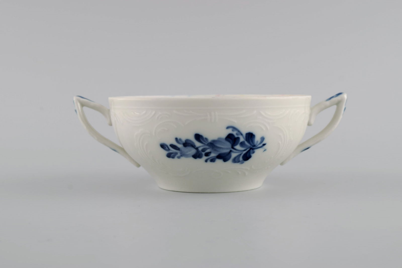 Six Royal Copenhagen Blue Flower bouillon cups with saucers. Early 20th century. - 3