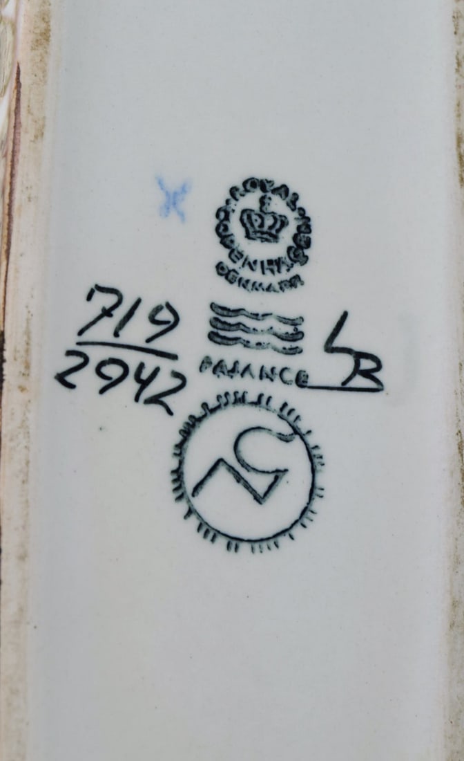 Nils Thorsson and Johanne Gerber for Aluminia, Royal Copenhagen. Two Baca vases with patterned glaze - 6