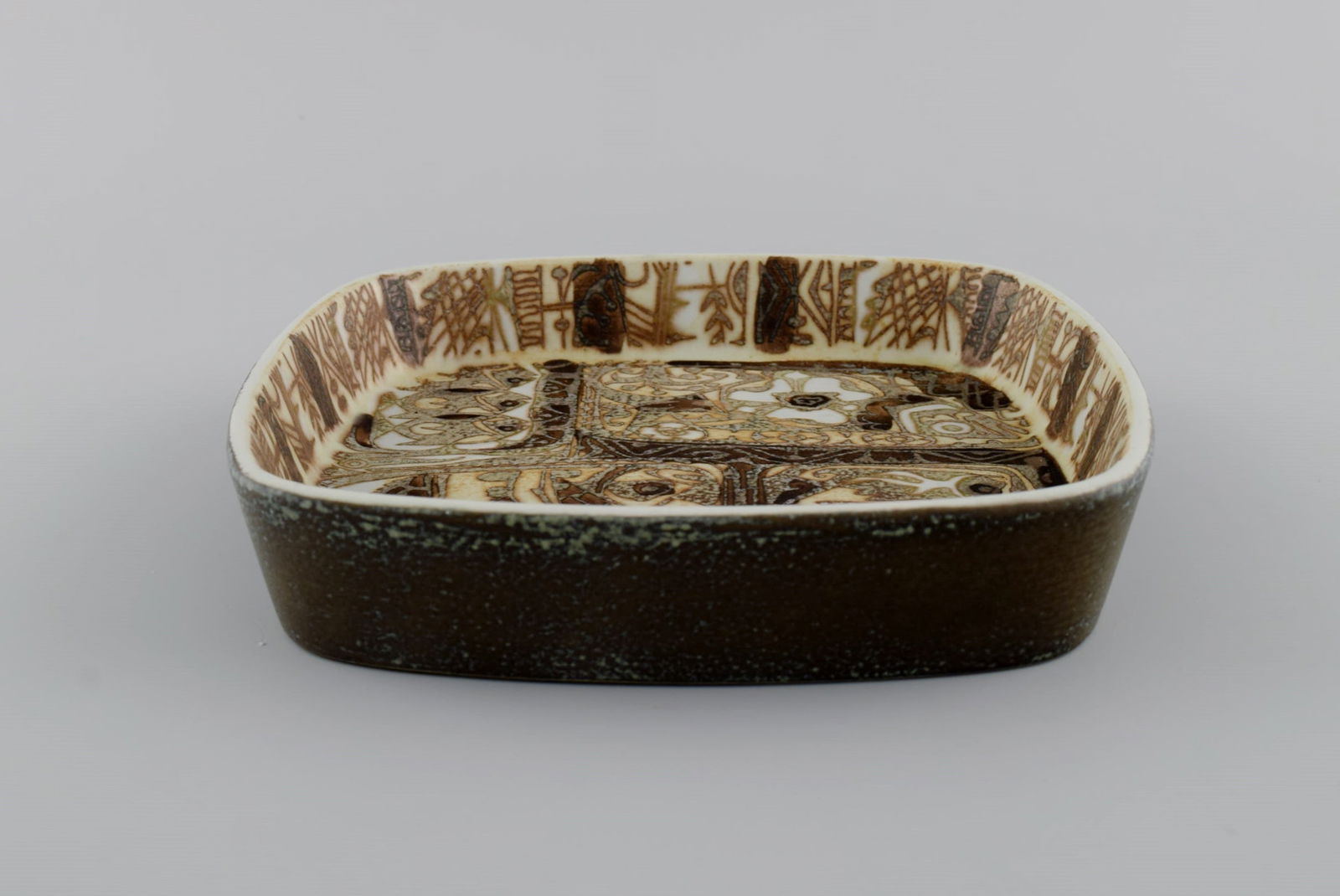 Nils Thorsson and Johanne Gerber for Aluminia, Royal Copenhagen. Two square Baca dishes decorated - 5