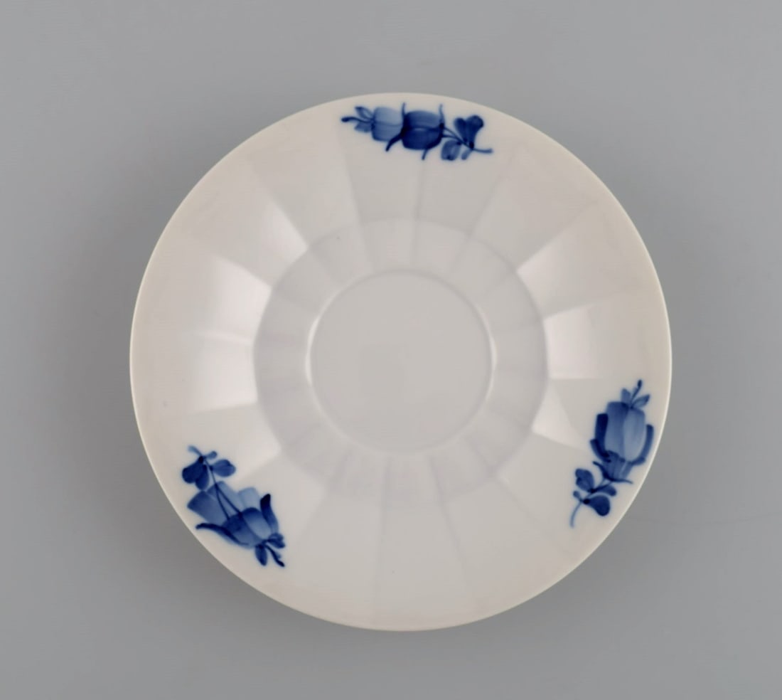 Royal Copenhagen Blue Flower Angular. Six coffee cups with saucers and six plates. Mid-20th century. - 5