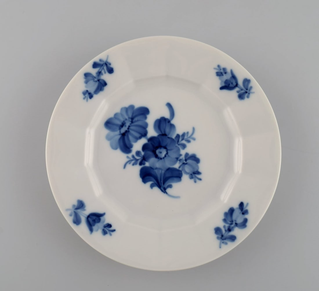 Royal Copenhagen Blue Flower Angular. Six coffee cups with saucers and six plates. Mid-20th century. - 6