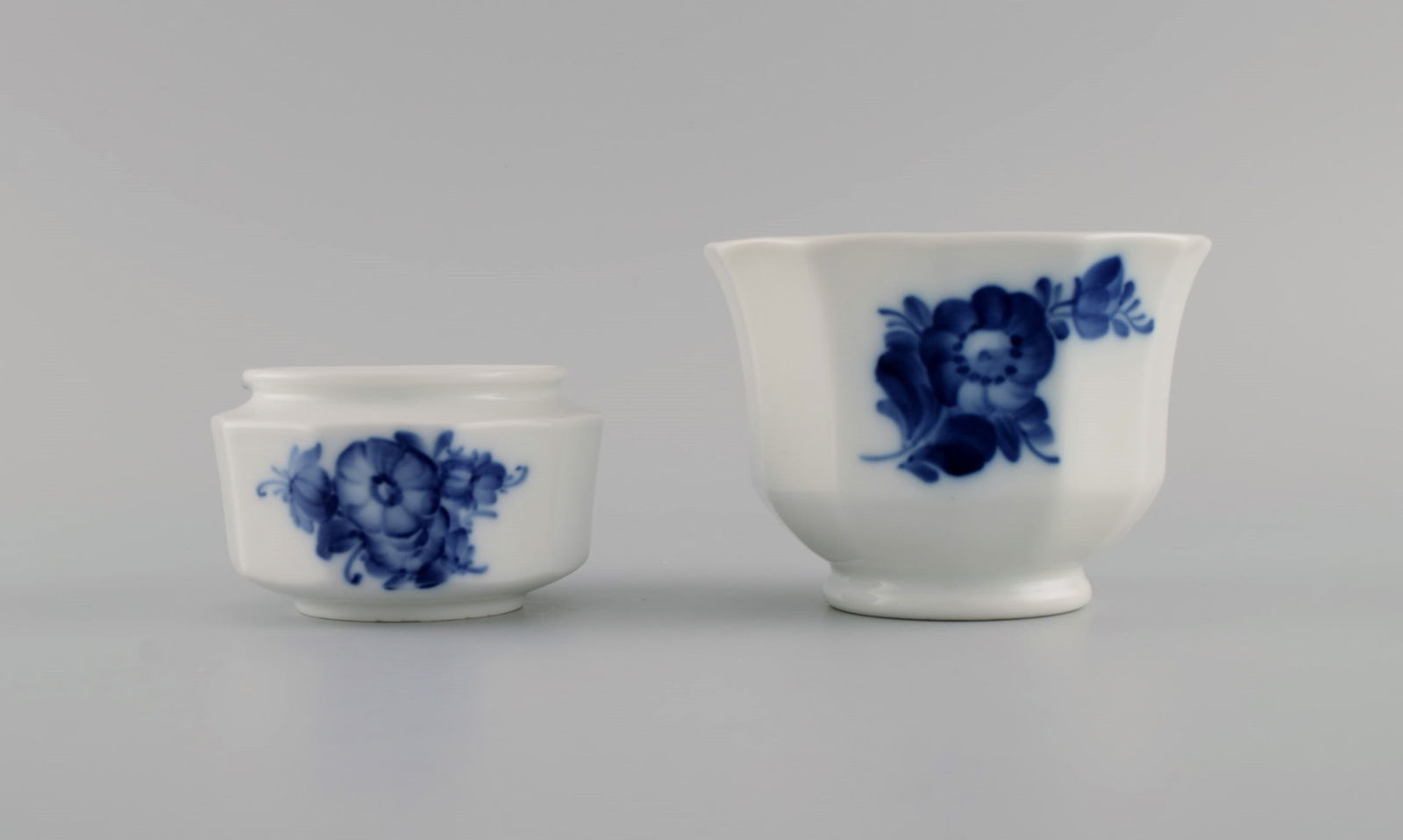 Royal Copenhagen Blue Flower Angular. Two bowls and three small dishes. - 5